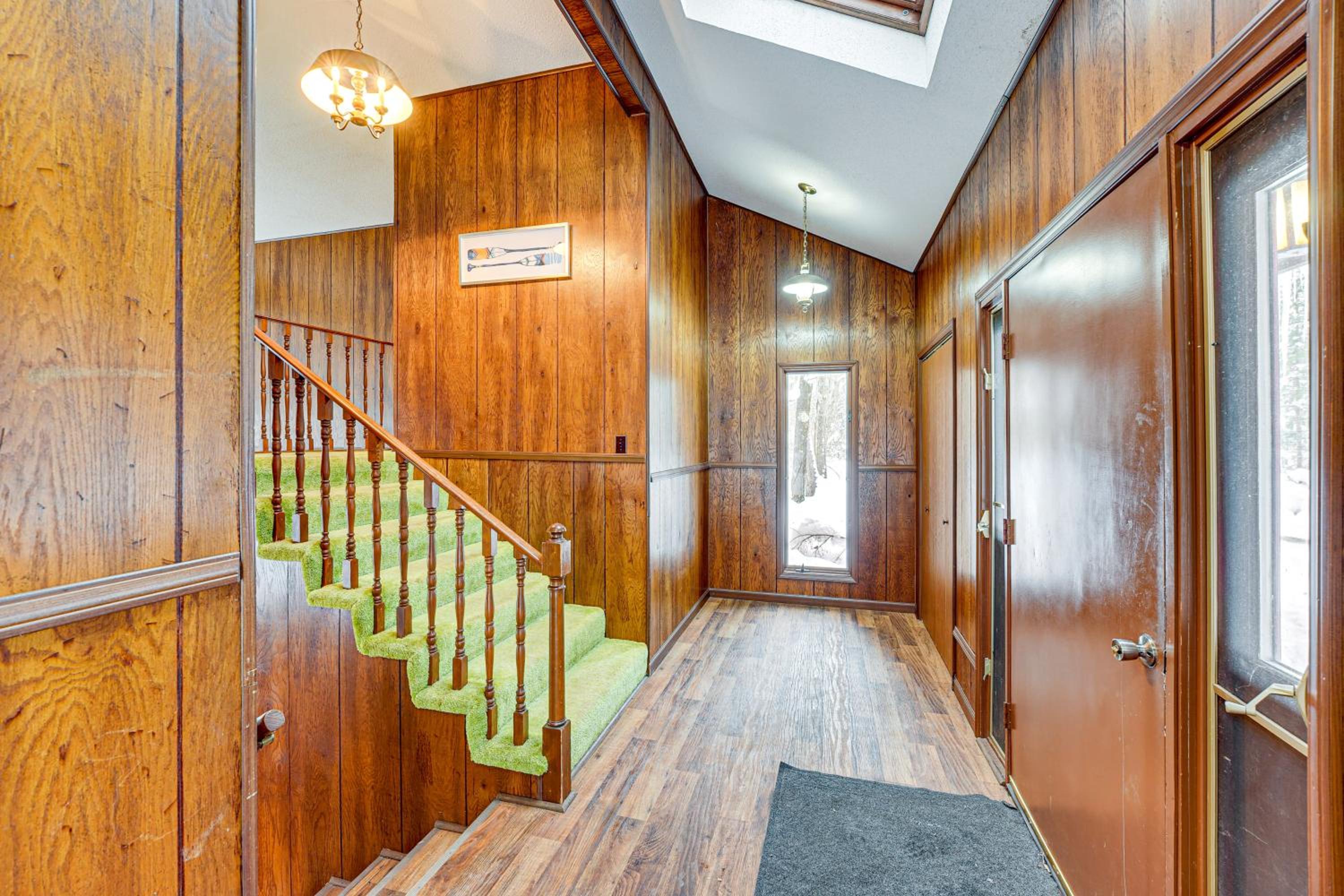 Near Manistee National Forest! Retro Cabin Retreat