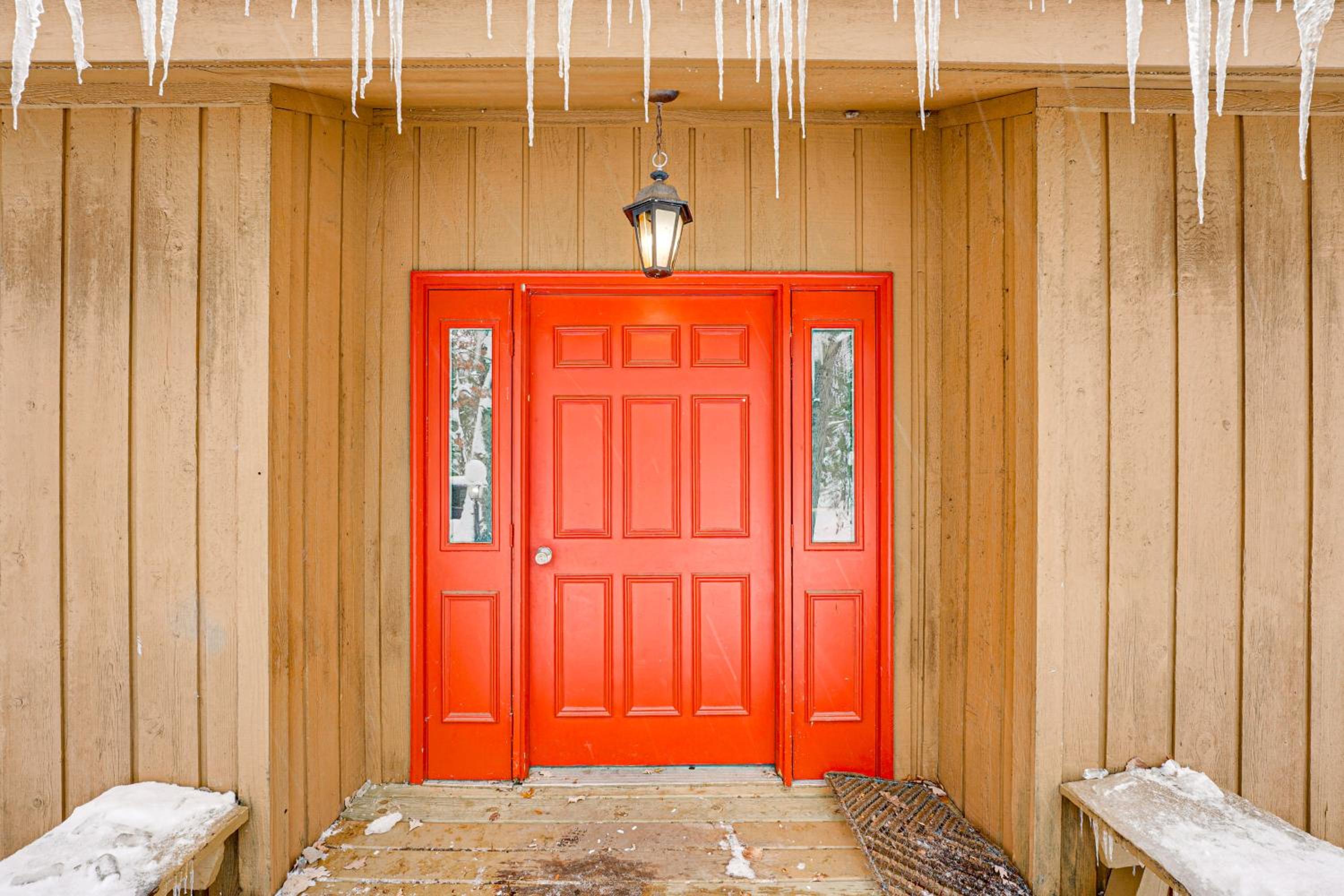 Near Manistee National Forest! Retro Cabin Retreat