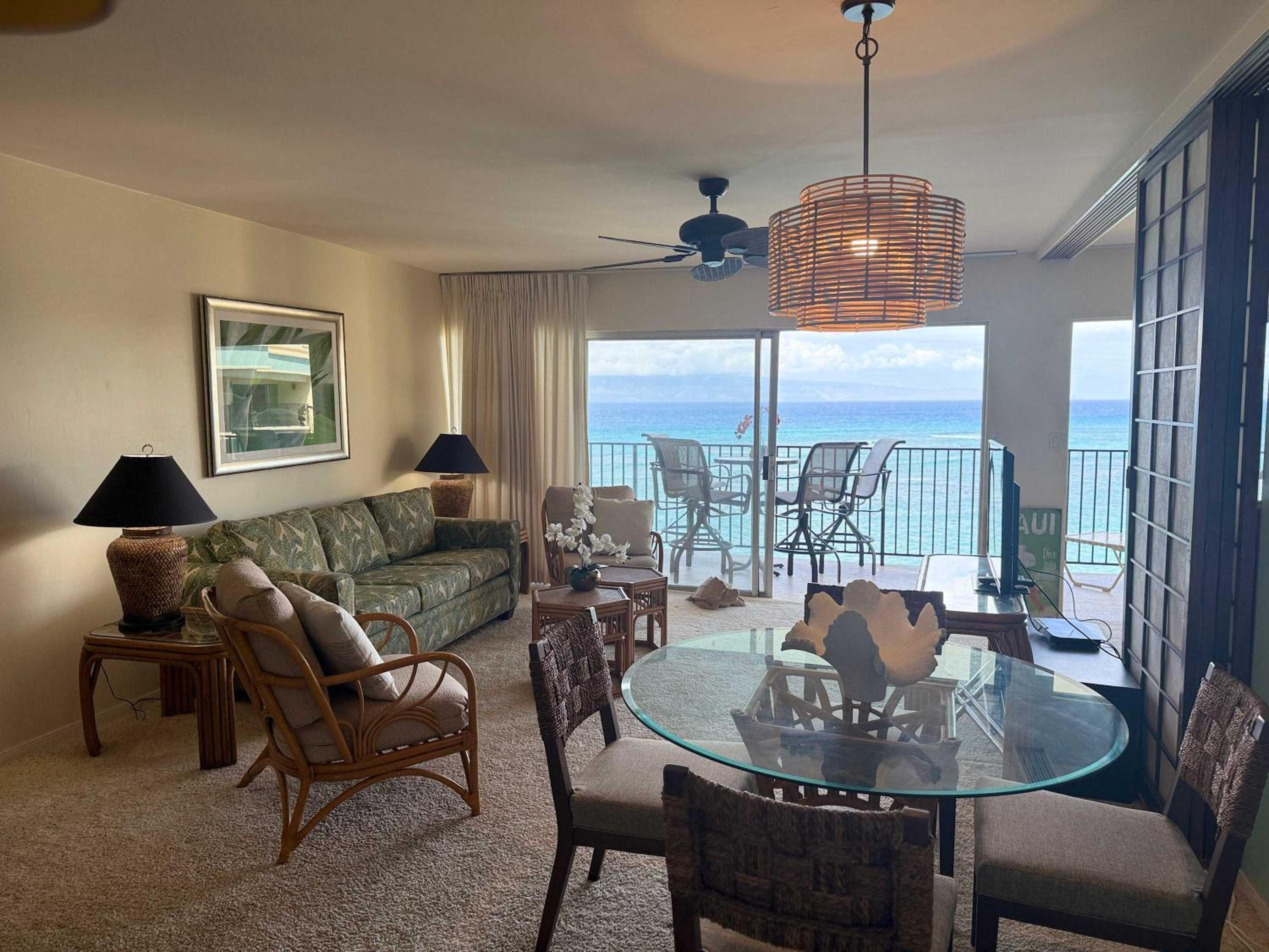 2 Kings Top Floor Oceanfront Big Lanai Views from the Top