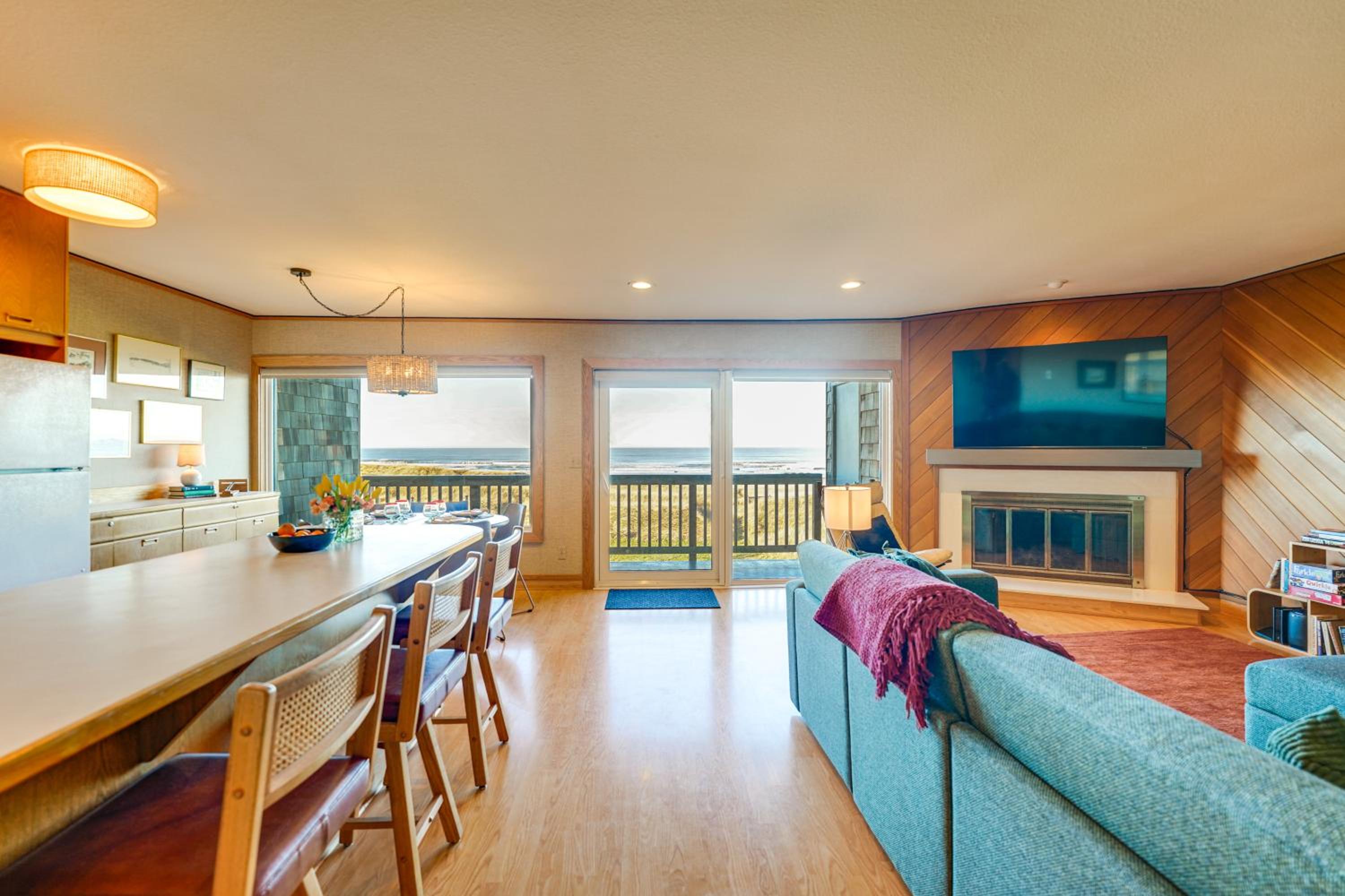Stunning Ocean Views! Oregon Coast Condo