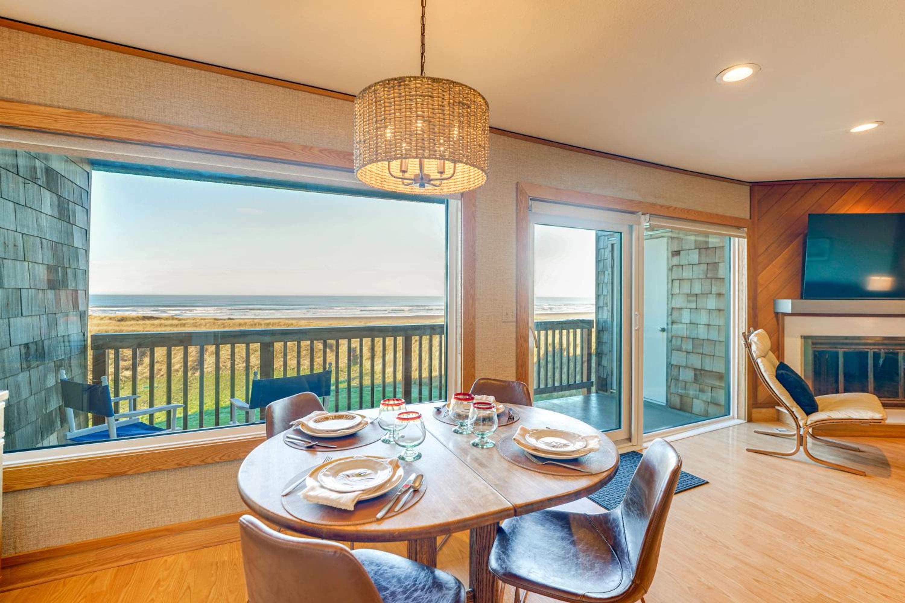 Stunning Ocean Views! Oregon Coast Condo