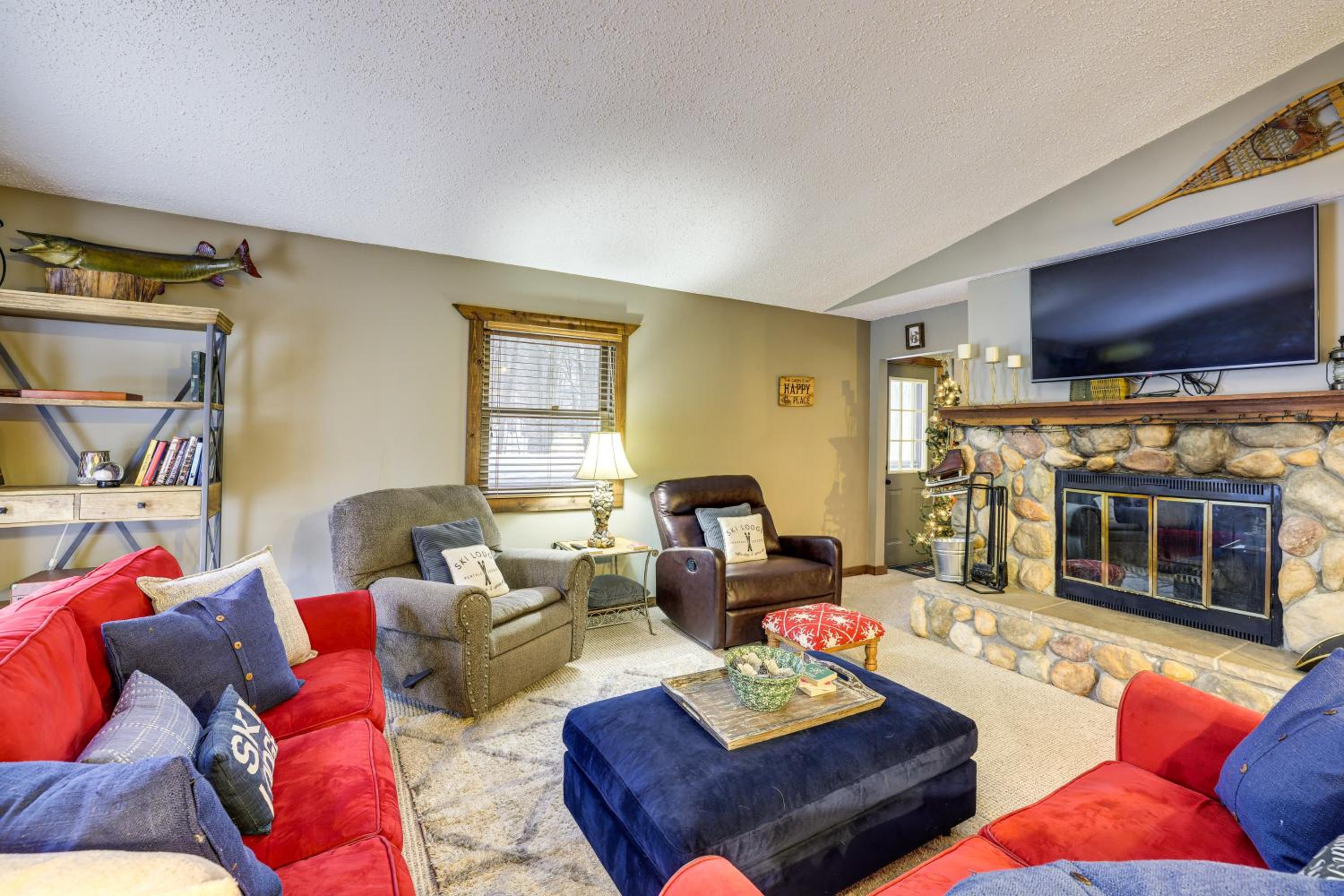 Crystal Mountain Cabin Ski, Golf and Explore!