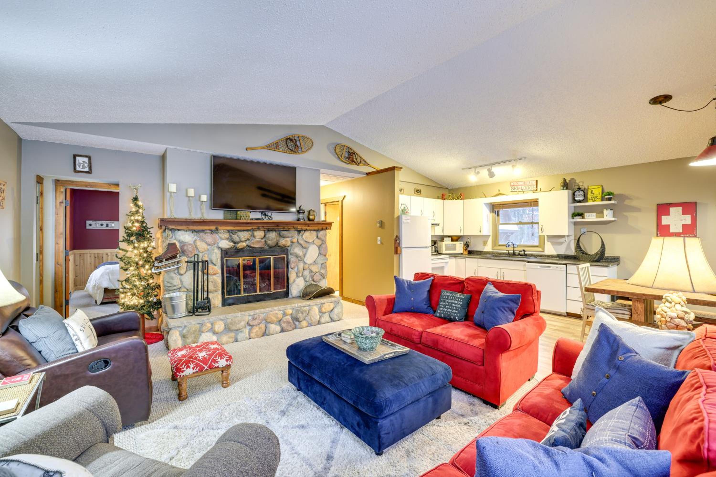 Crystal Mountain Cabin Ski, Golf and Explore!