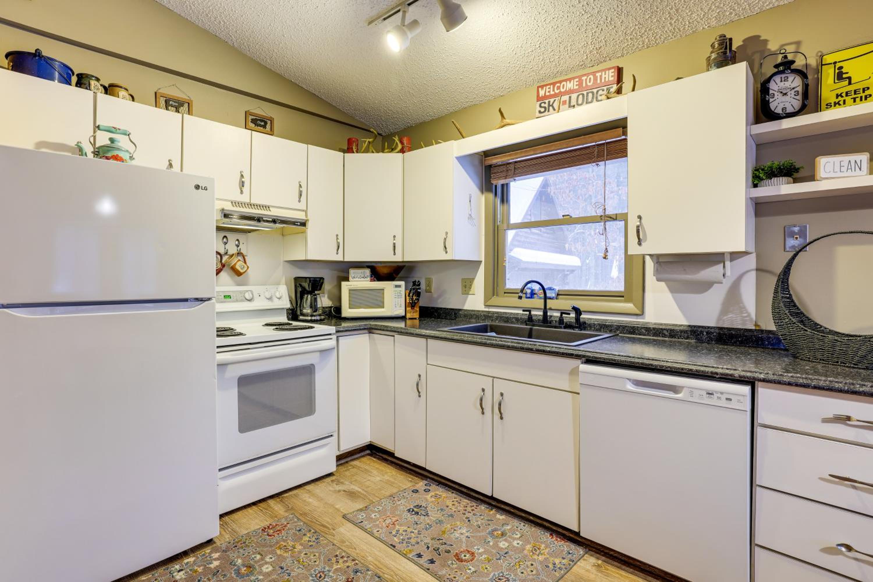 Crystal Mountain Cabin Ski, Golf and Explore!