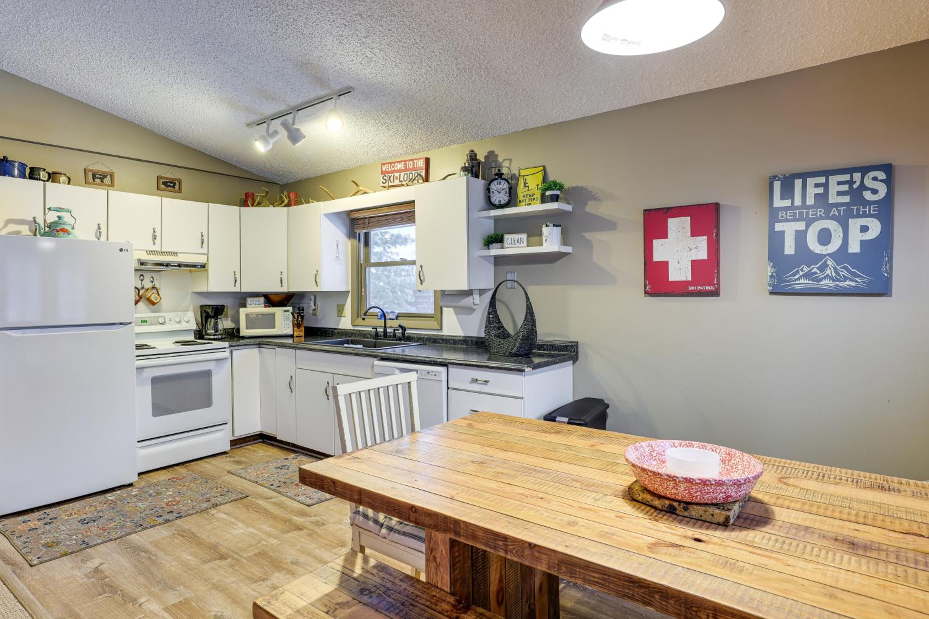 Crystal Mountain Cabin Ski, Golf and Explore!