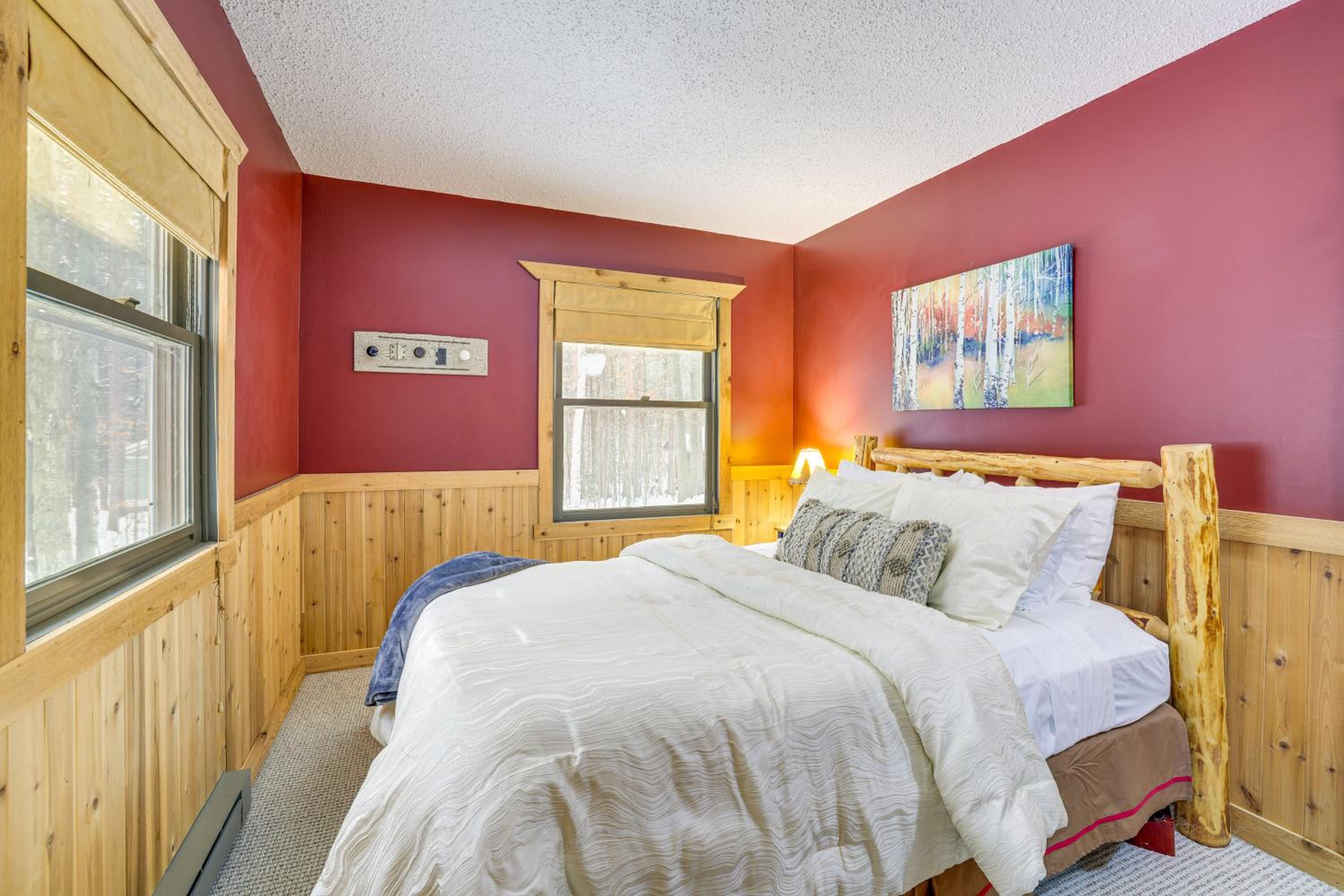 Crystal Mountain Cabin Ski, Golf and Explore!