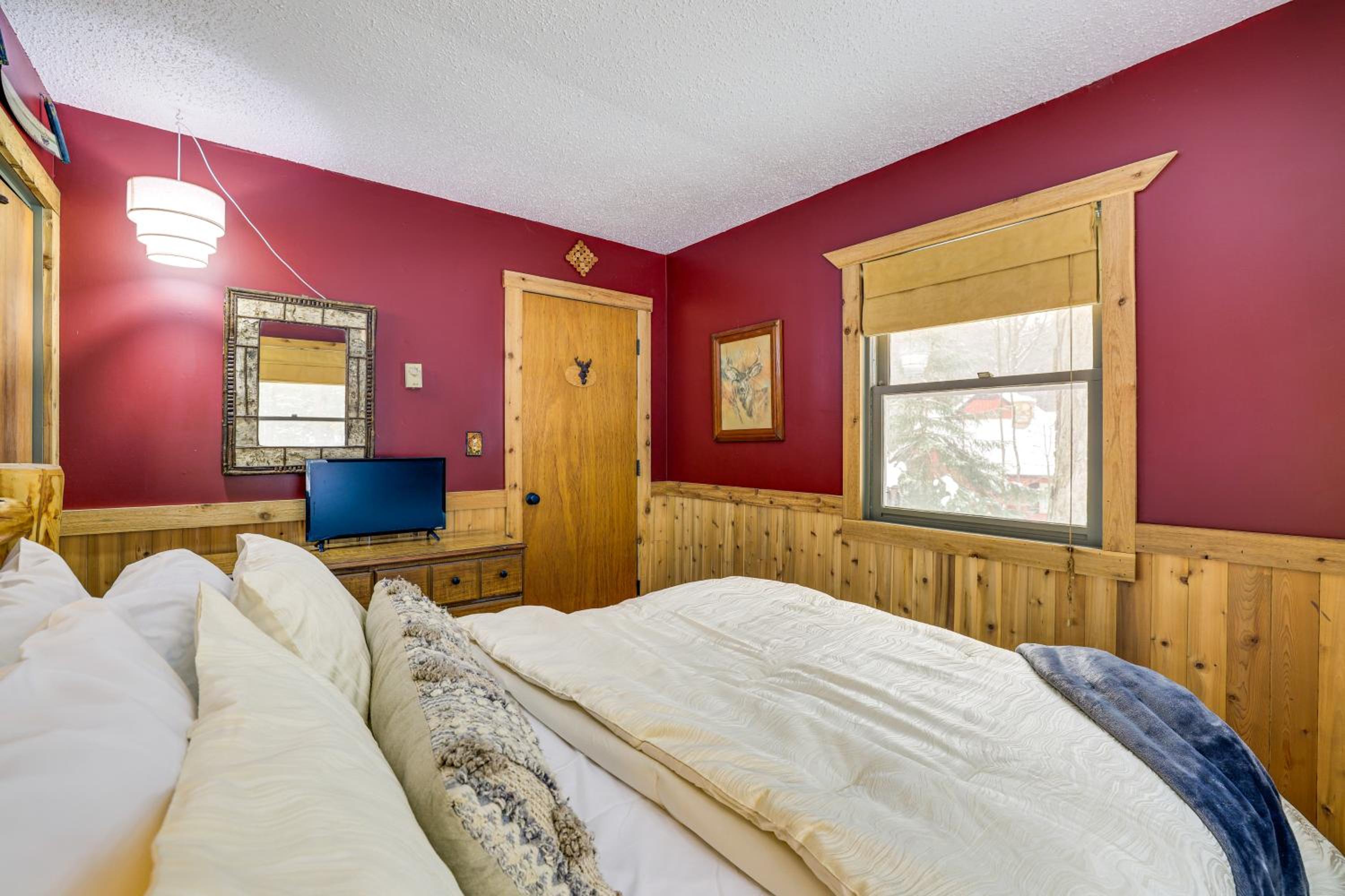 Crystal Mountain Cabin Ski, Golf and Explore!
