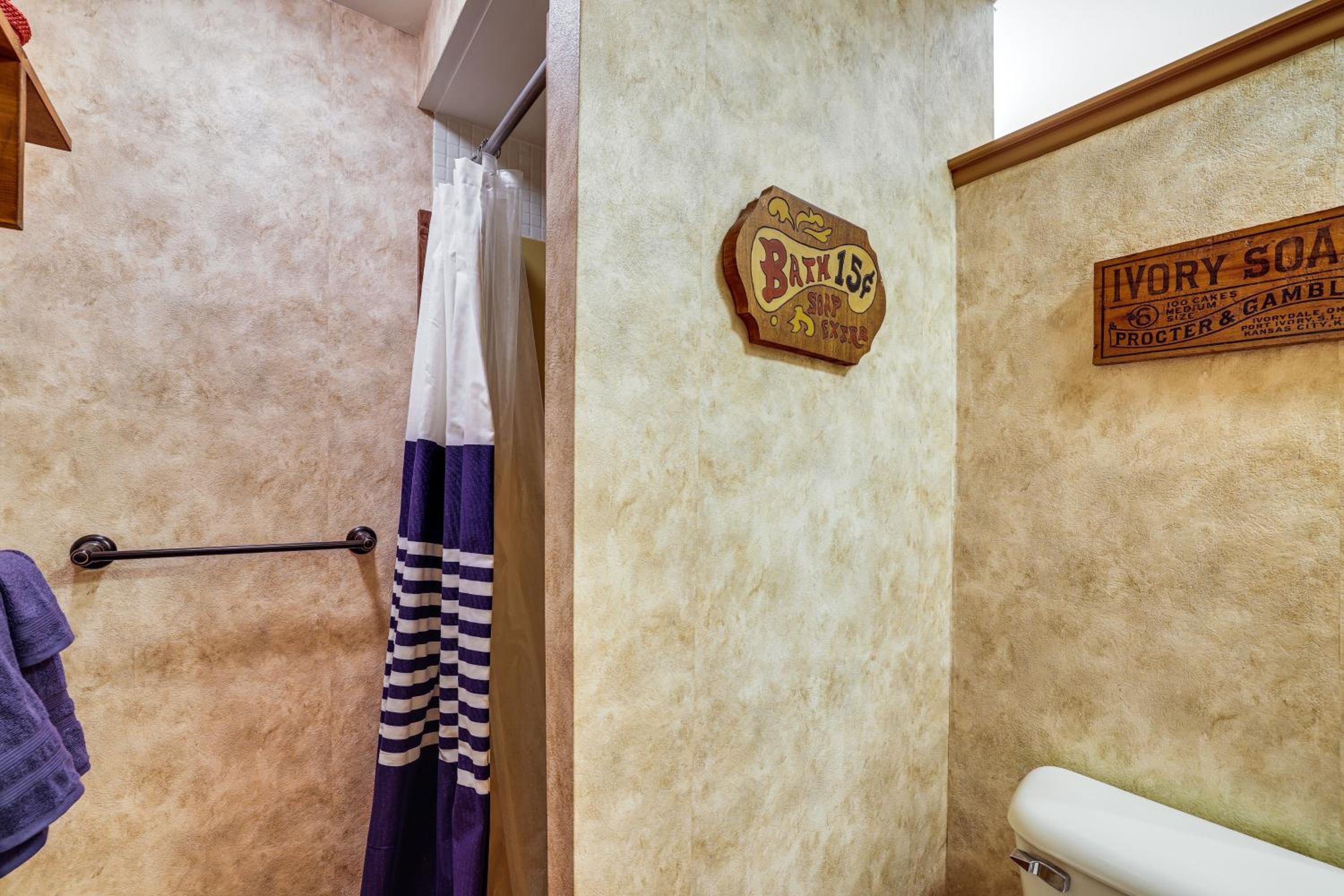 Crystal Mountain Cabin Ski, Golf and Explore!