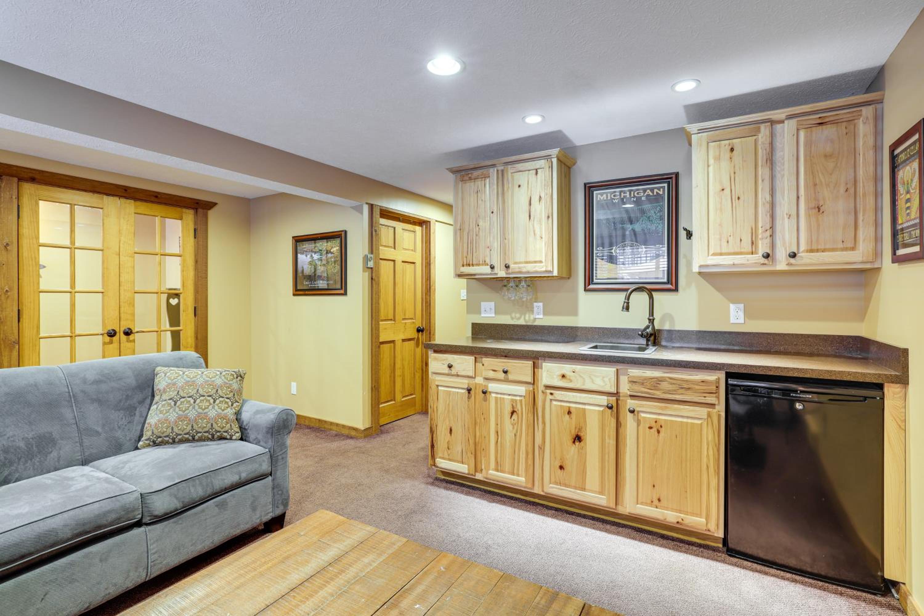 Crystal Mountain Cabin Ski, Golf and Explore!