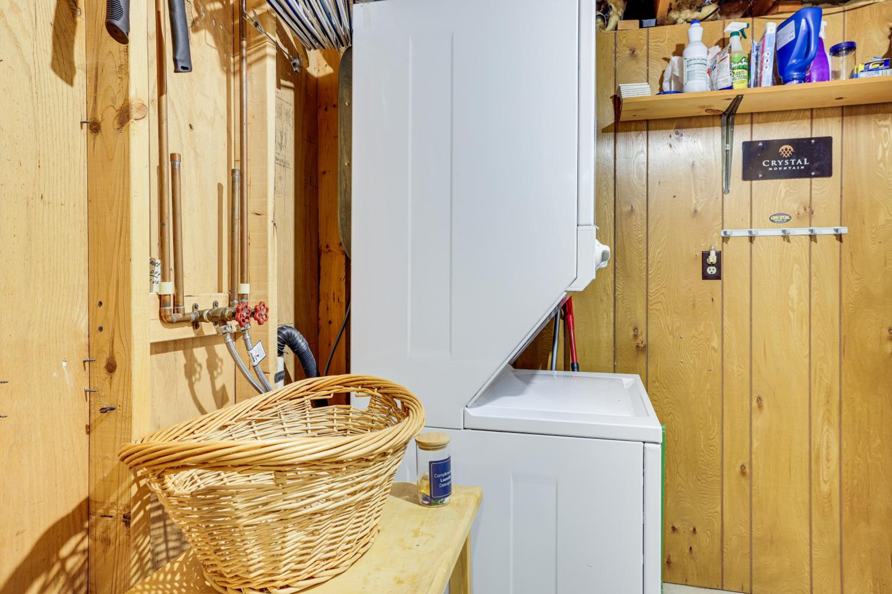 Crystal Mountain Cabin Ski, Golf and Explore!