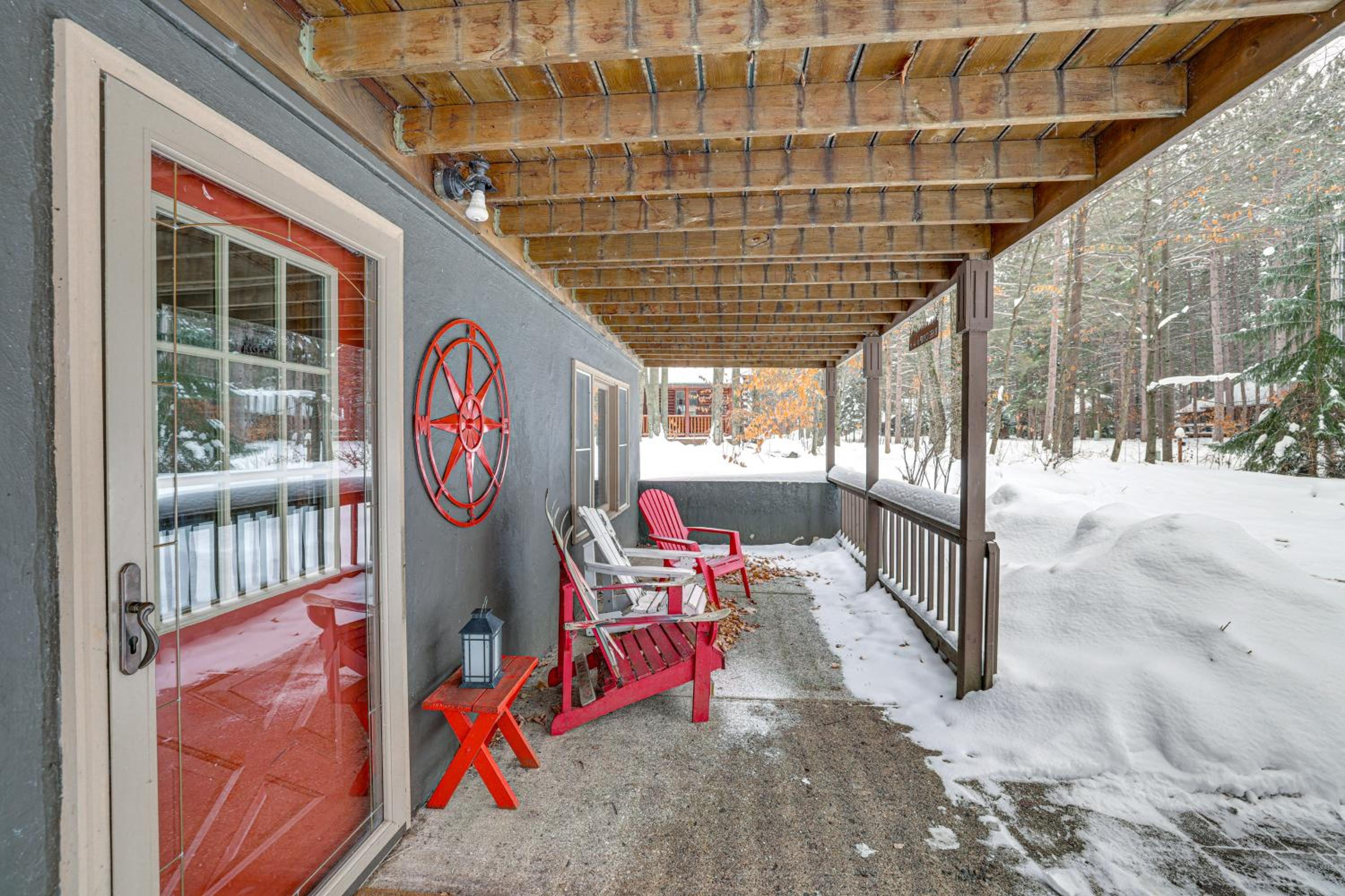 Crystal Mountain Cabin Ski, Golf and Explore!