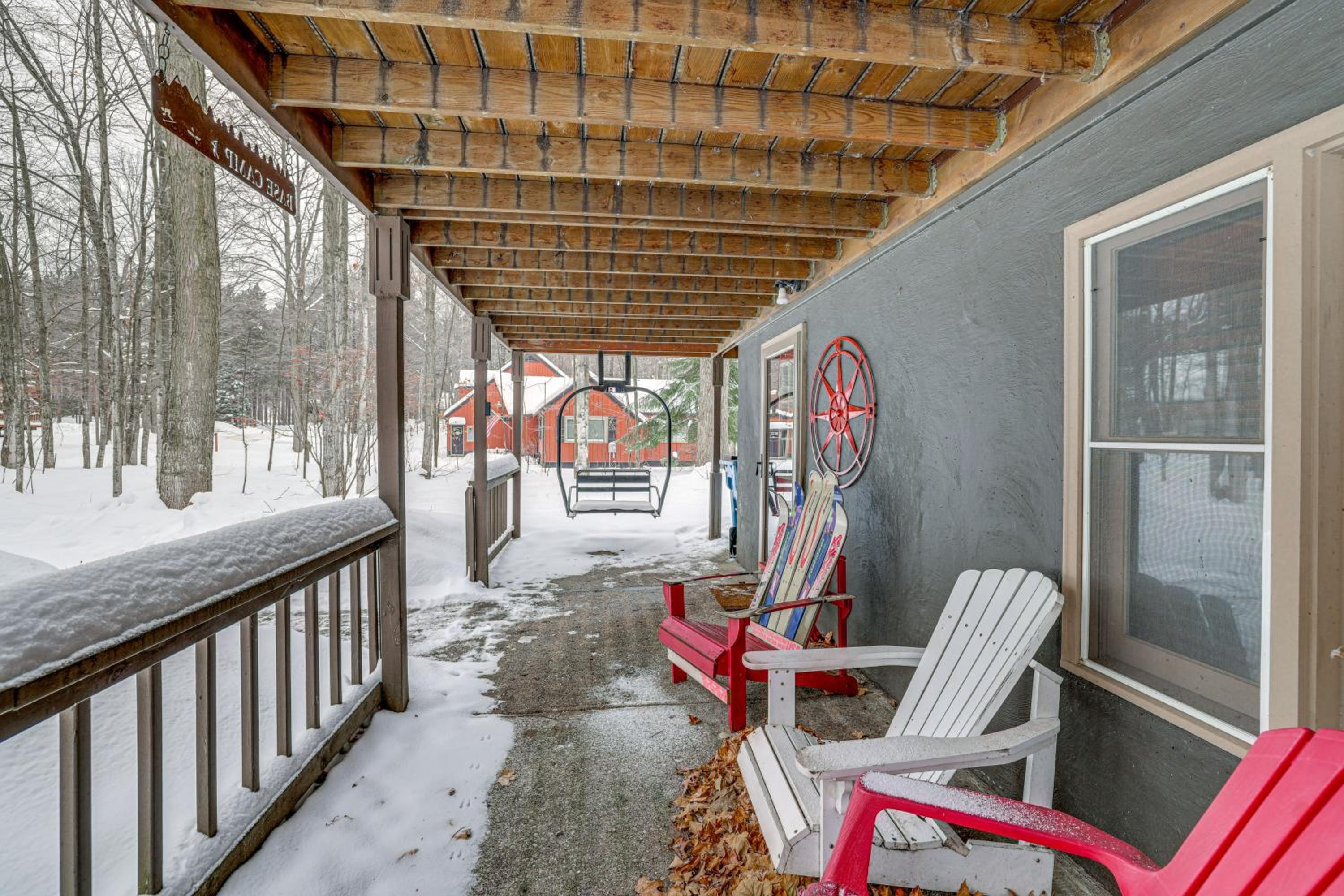 Crystal Mountain Cabin Ski, Golf and Explore!