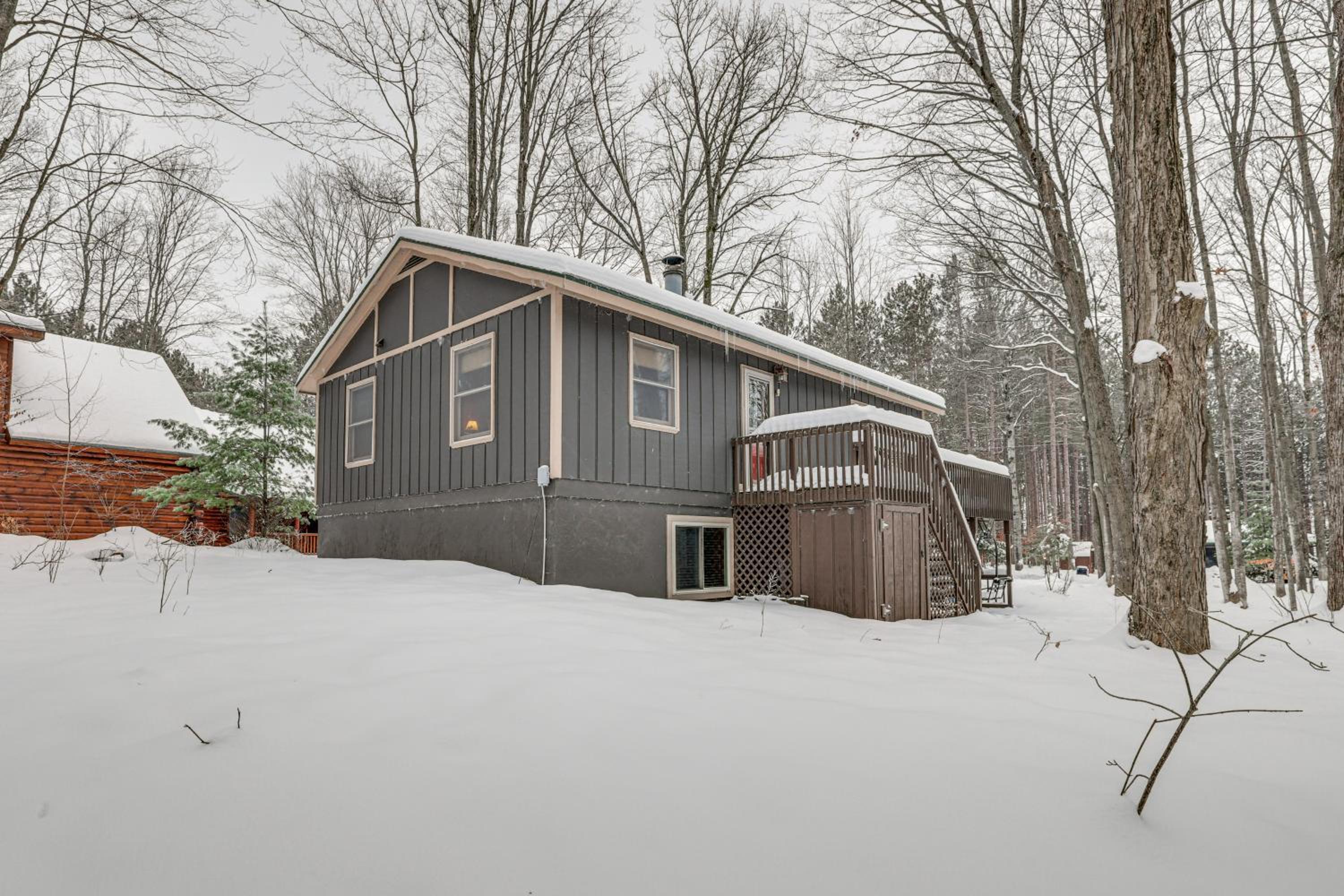 Crystal Mountain Cabin Ski, Golf and Explore!