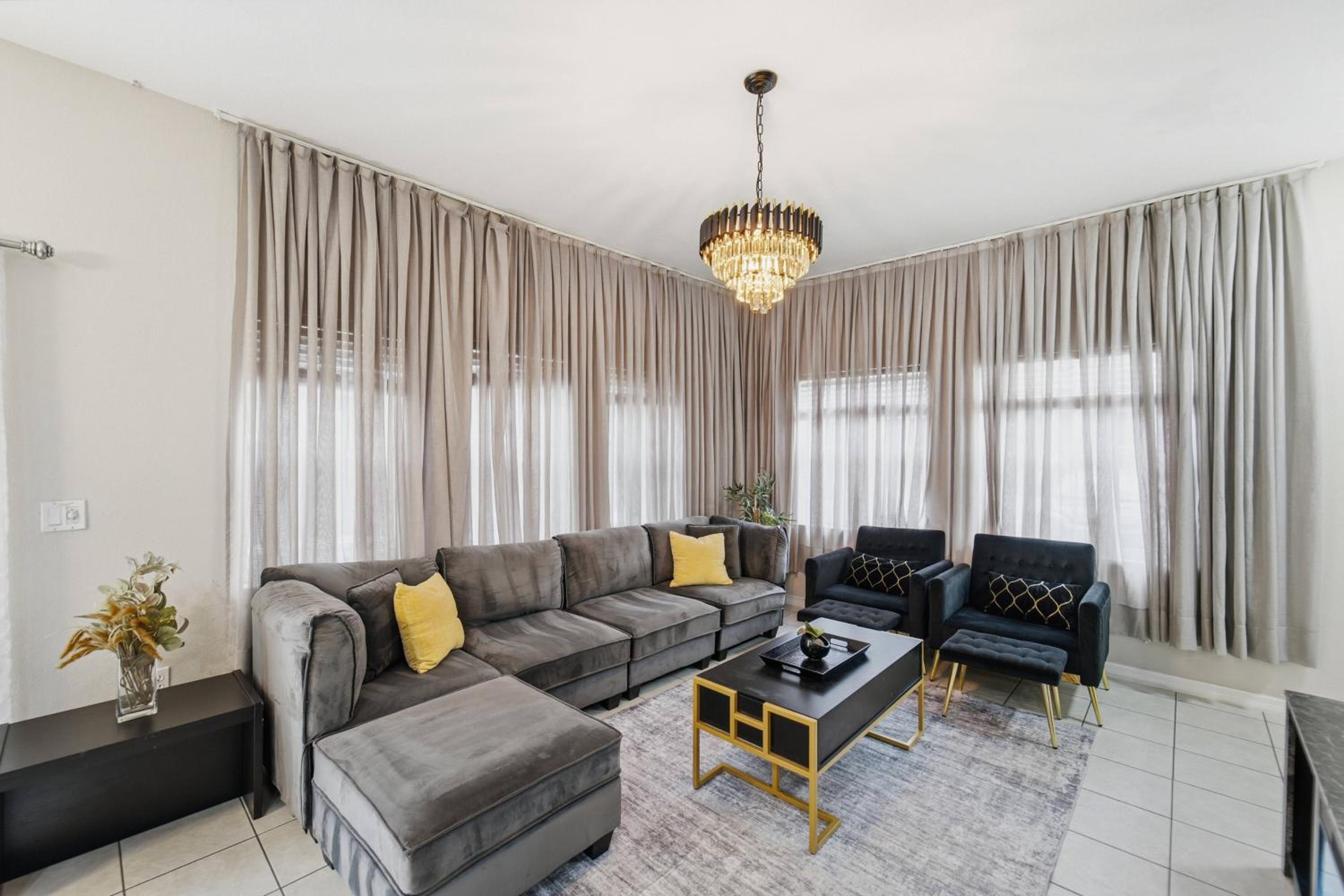 Charming 4BR Home Near Disney Bella Vida