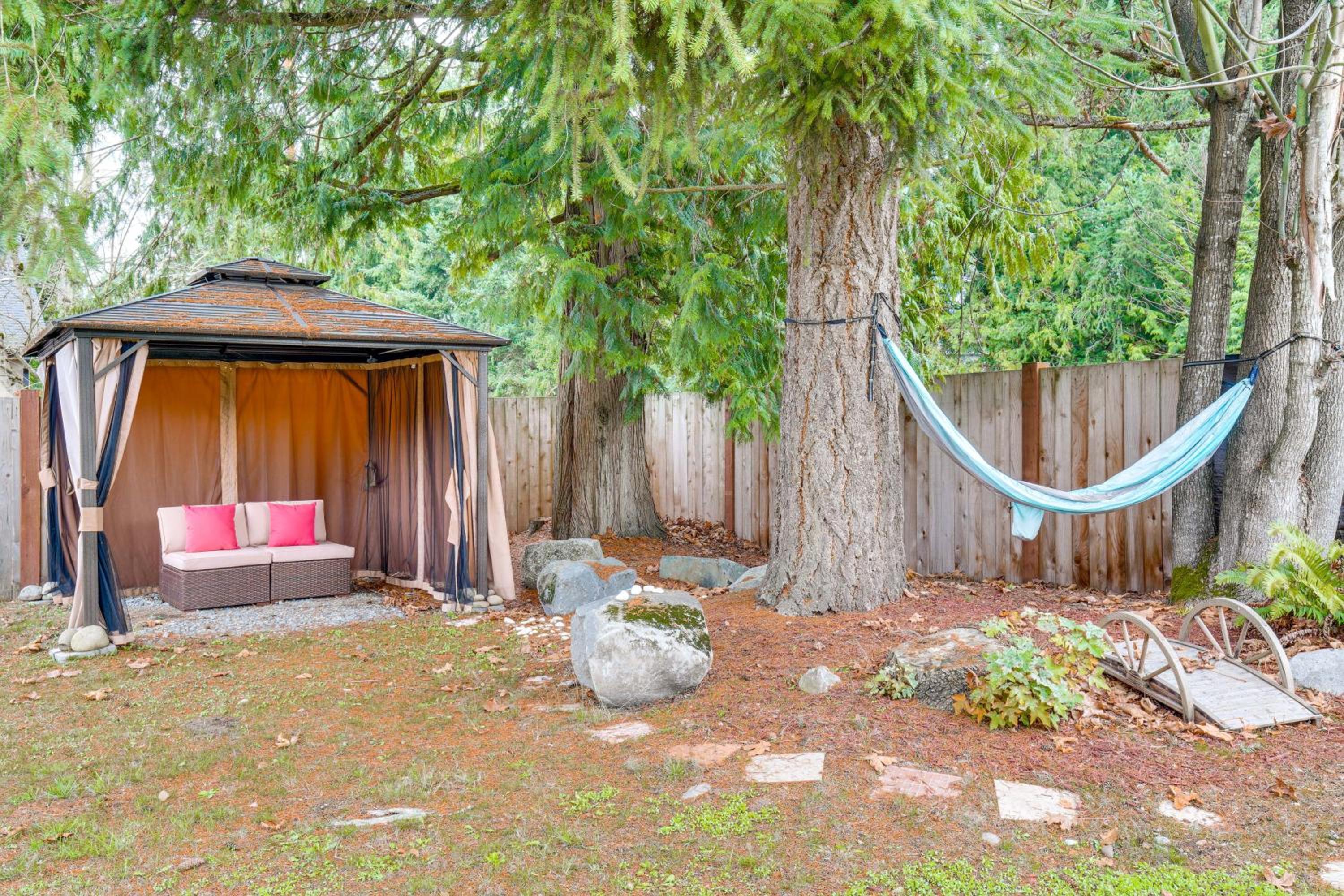 Puget Sound Single-Level Gem with Outdoor Fun!