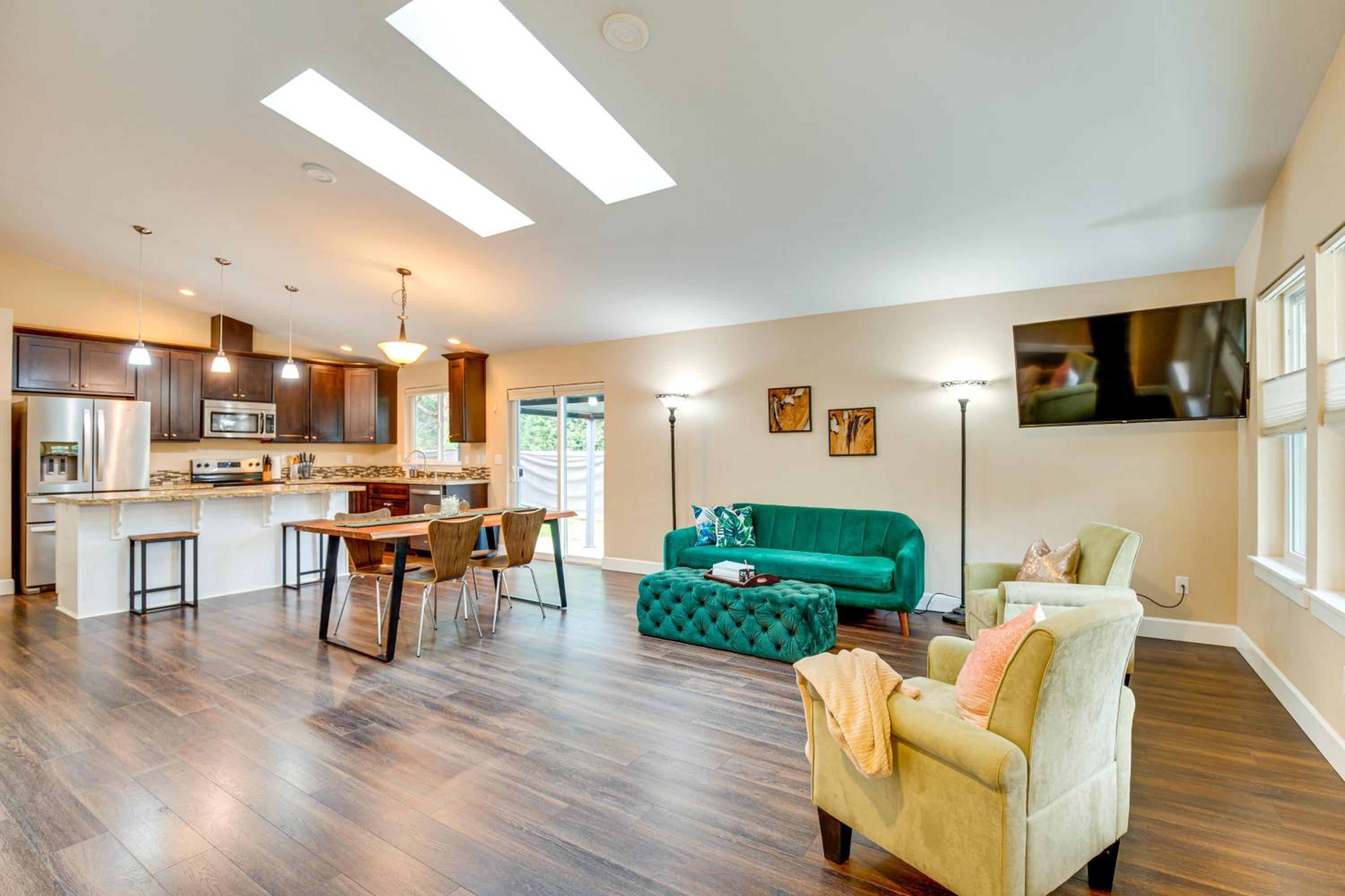 Puget Sound Single-Level Gem with Outdoor Fun!