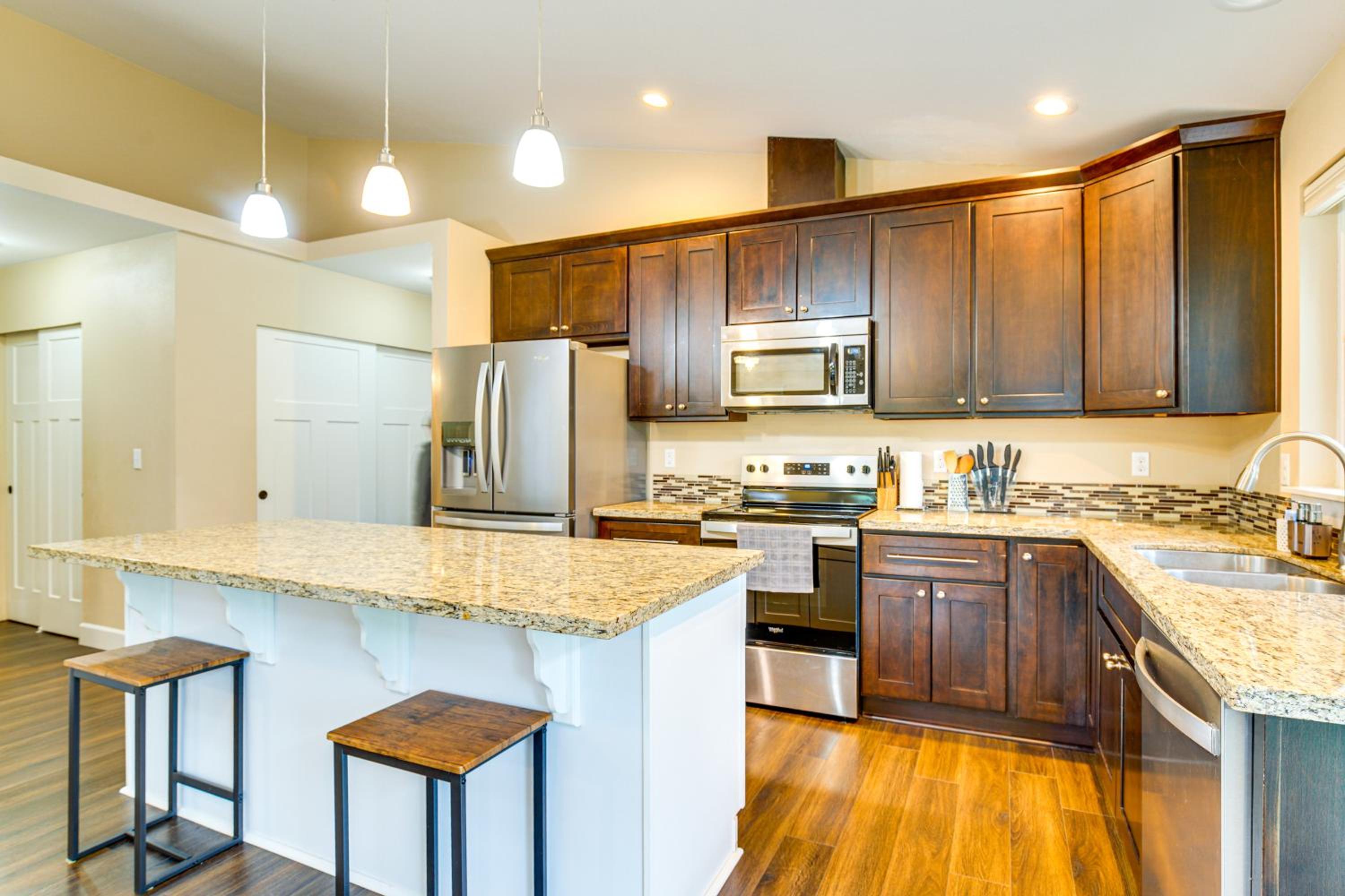 Puget Sound Single-Level Gem with Outdoor Fun!