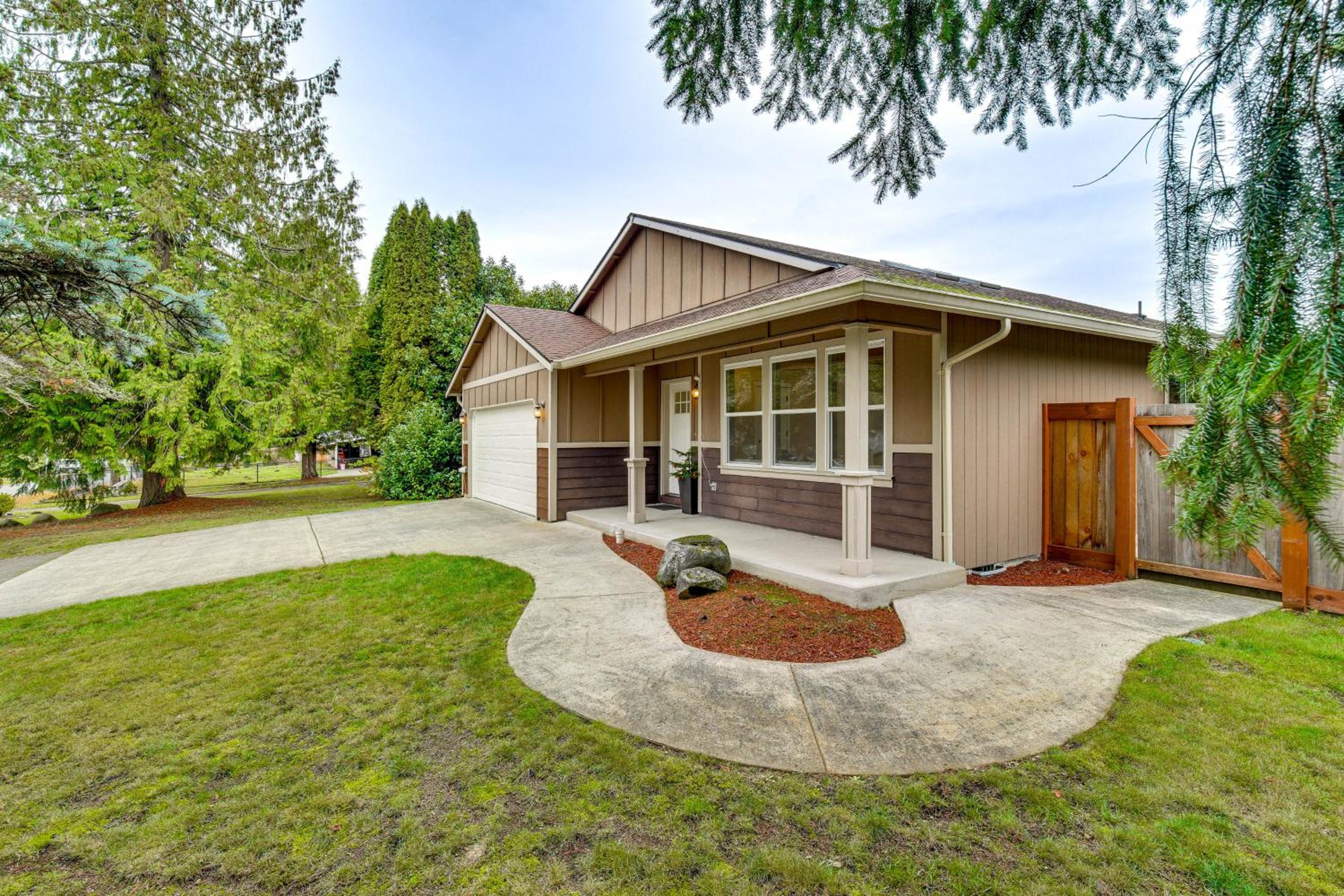 Puget Sound Single-Level Gem with Outdoor Fun!