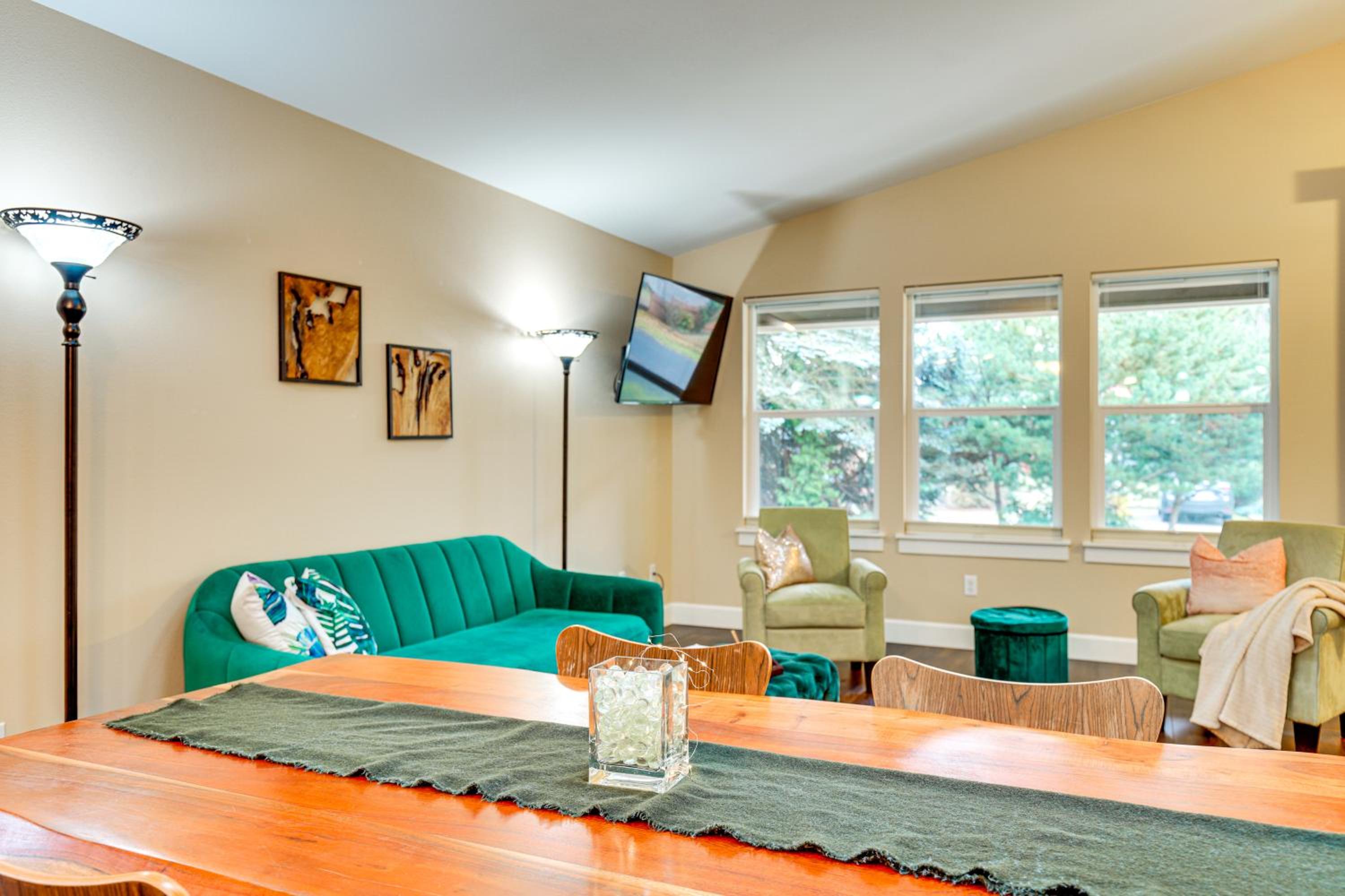 Puget Sound Single-Level Gem with Outdoor Fun!