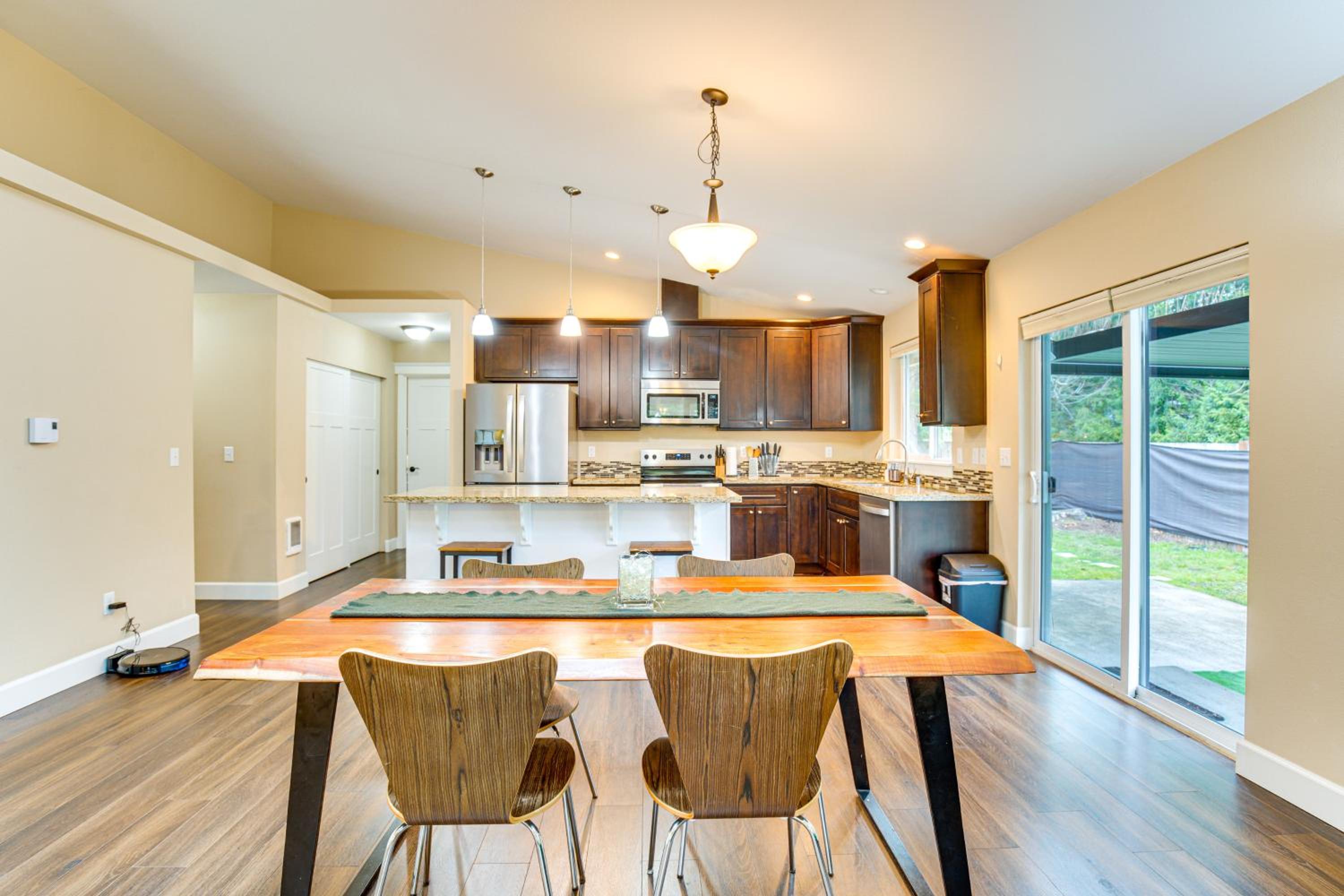 Puget Sound Single-Level Gem with Outdoor Fun!