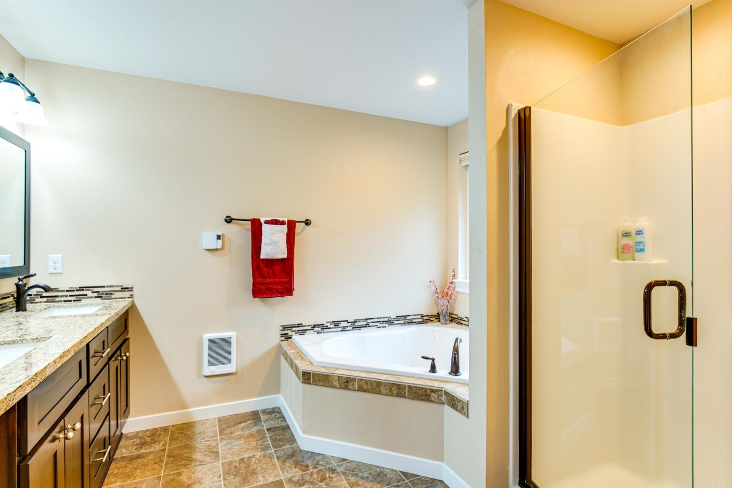 Puget Sound Single-Level Gem with Outdoor Fun!