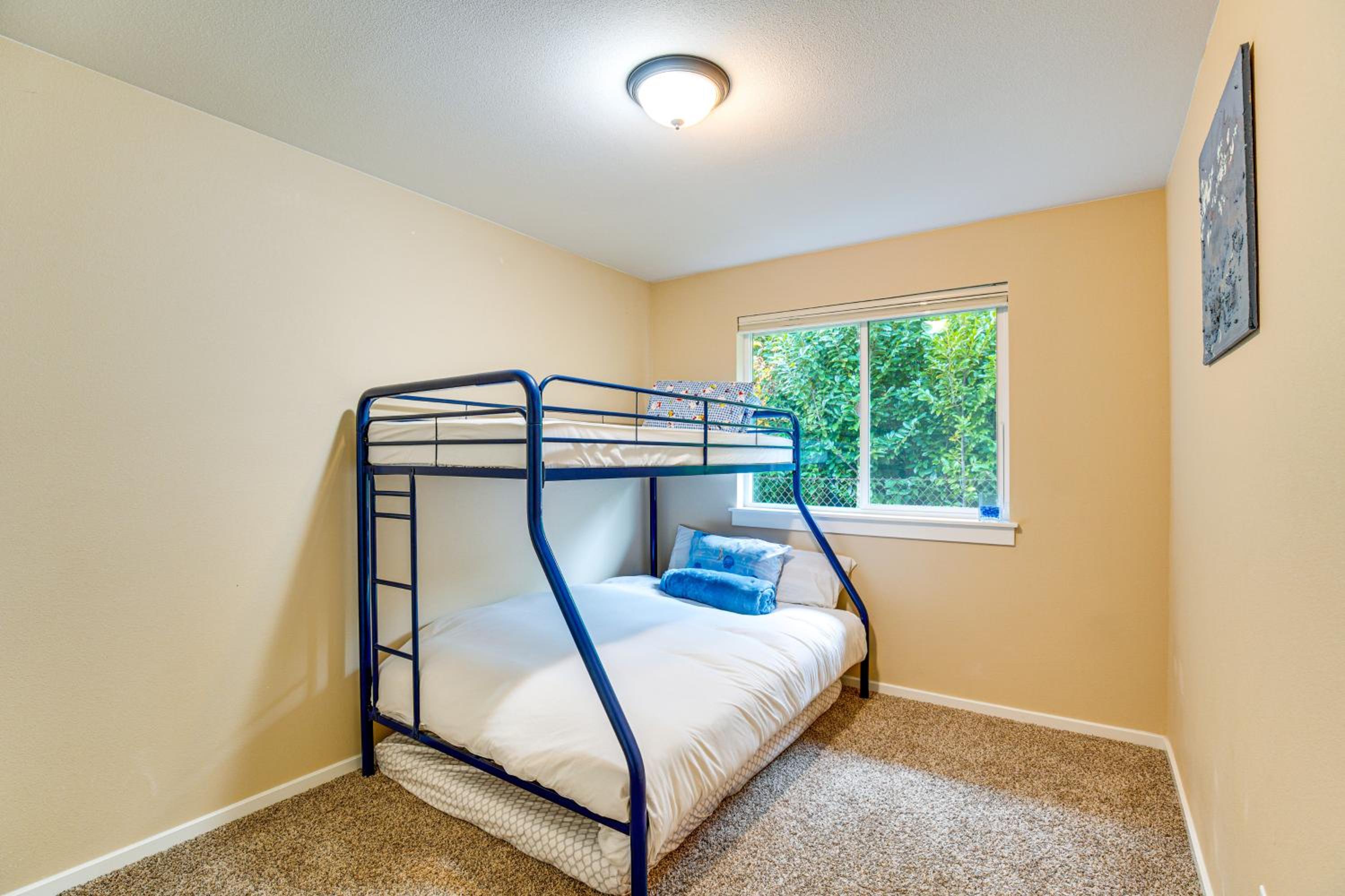 Puget Sound Single-Level Gem with Outdoor Fun!