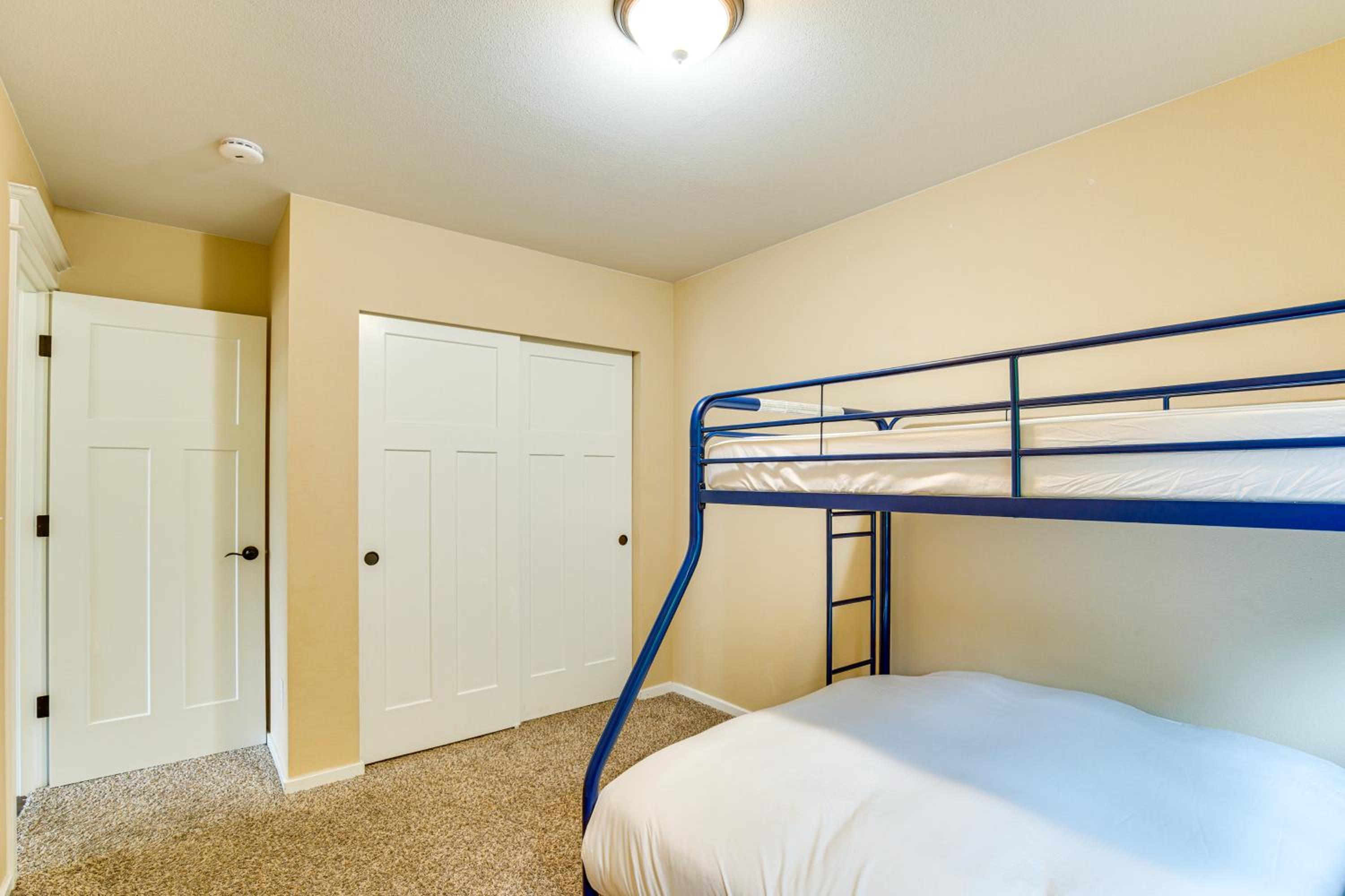 Puget Sound Single-Level Gem with Outdoor Fun!