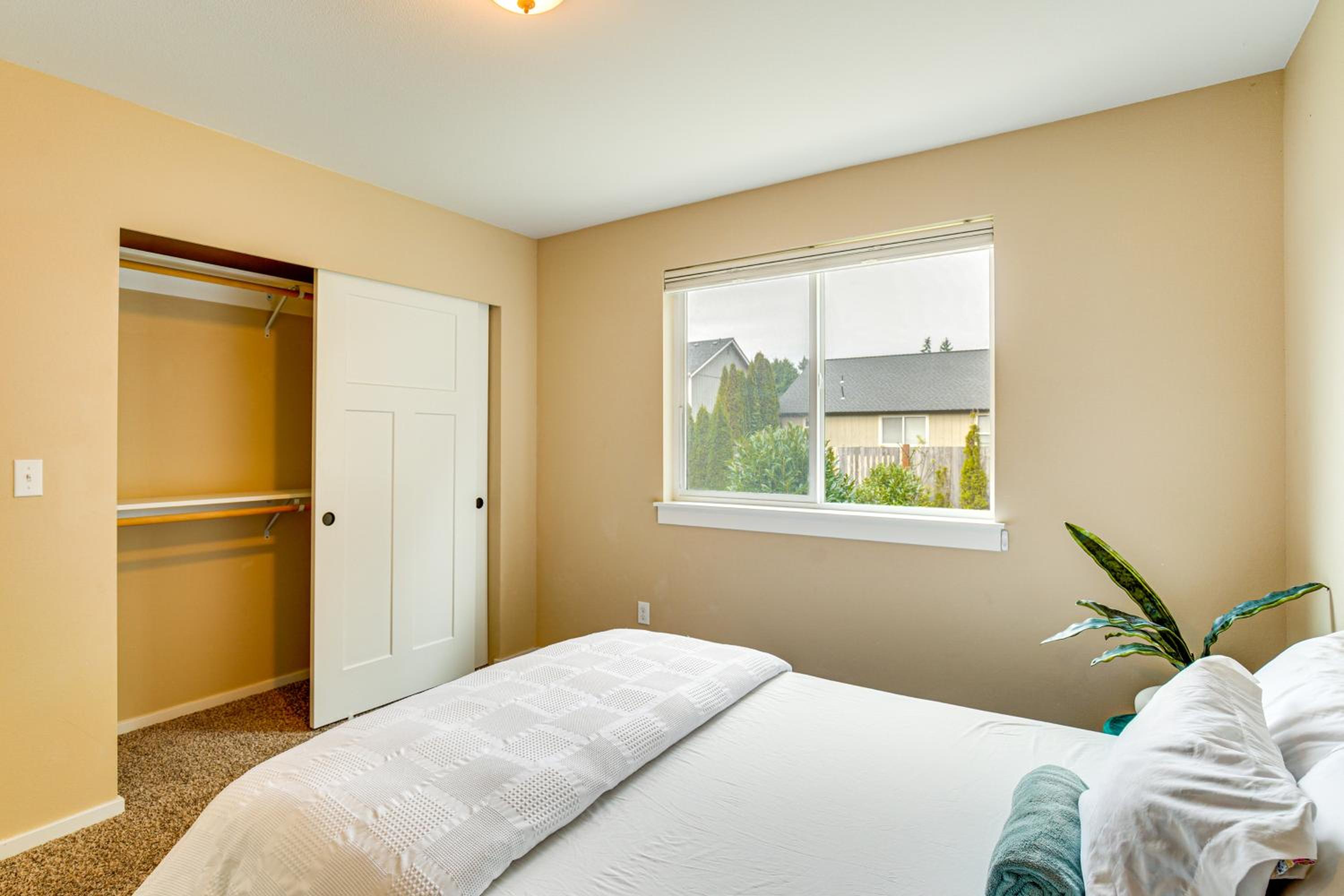 Puget Sound Single-Level Gem with Outdoor Fun!