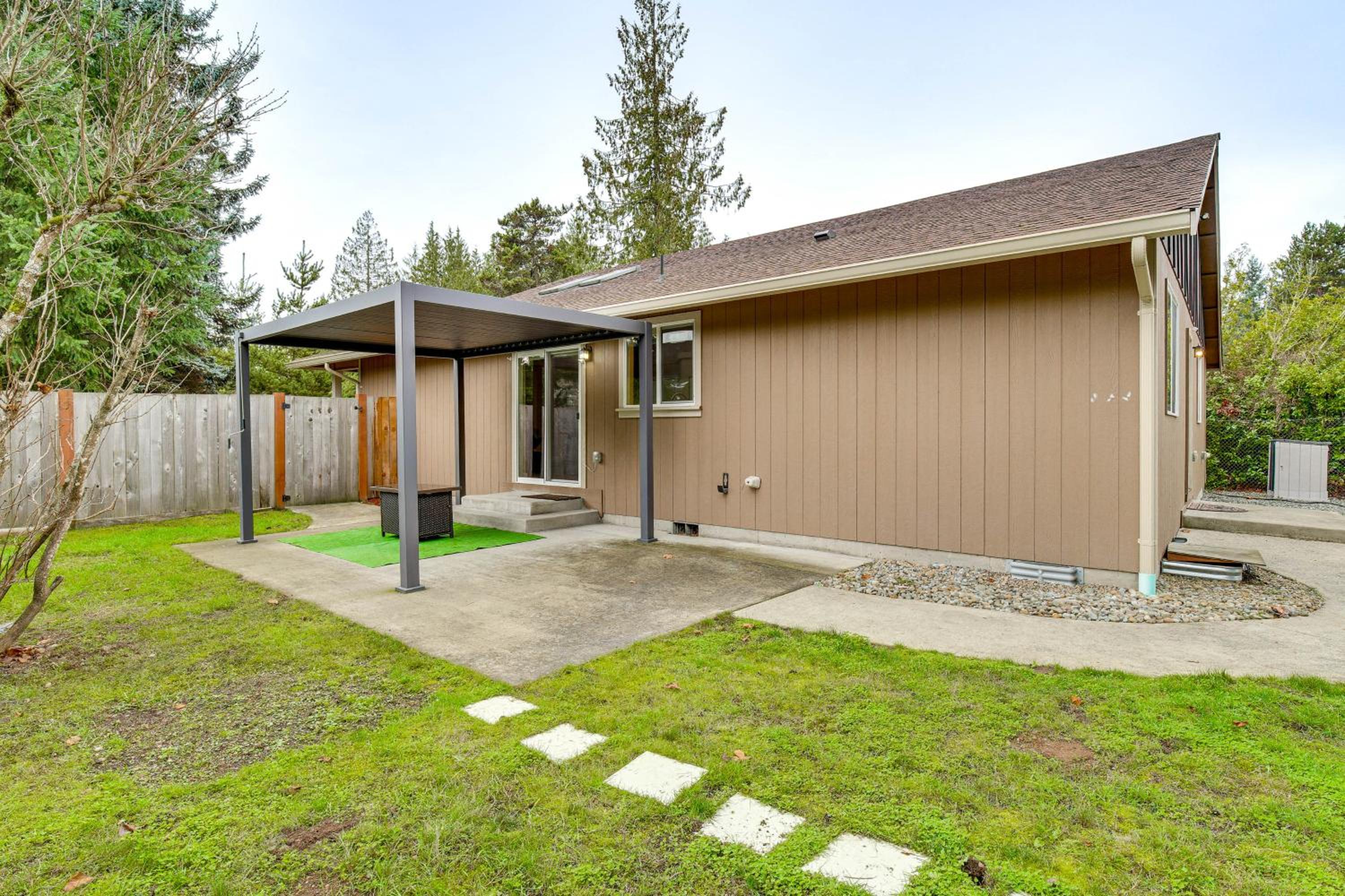 Puget Sound Single-Level Gem with Outdoor Fun!