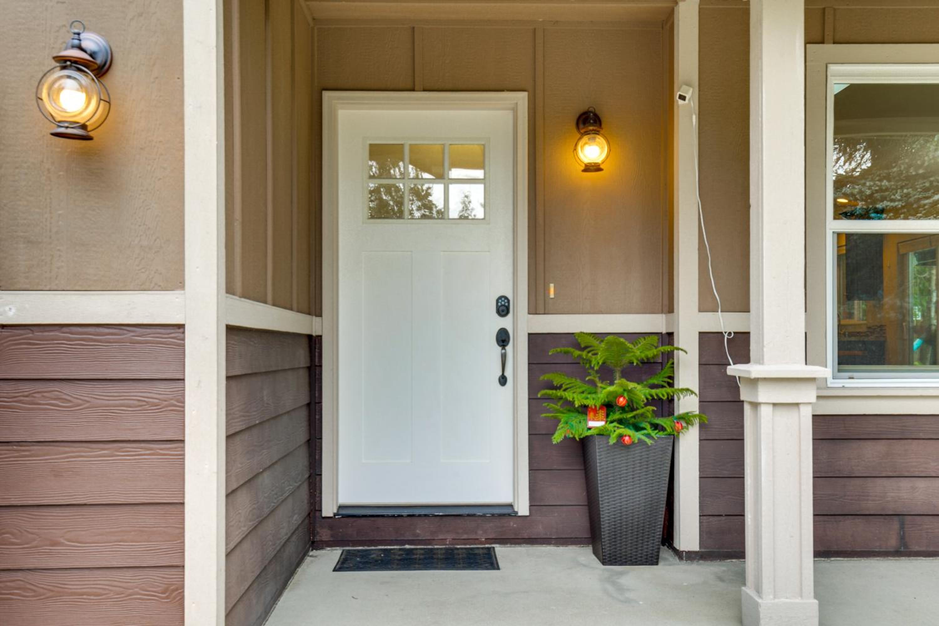 Puget Sound Single-Level Gem with Outdoor Fun!