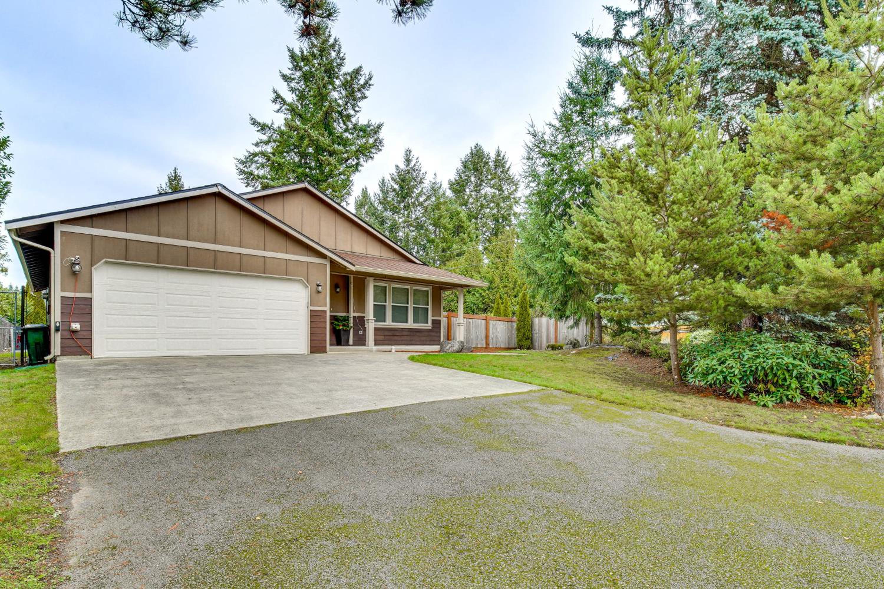 Puget Sound Single-Level Gem with Outdoor Fun!