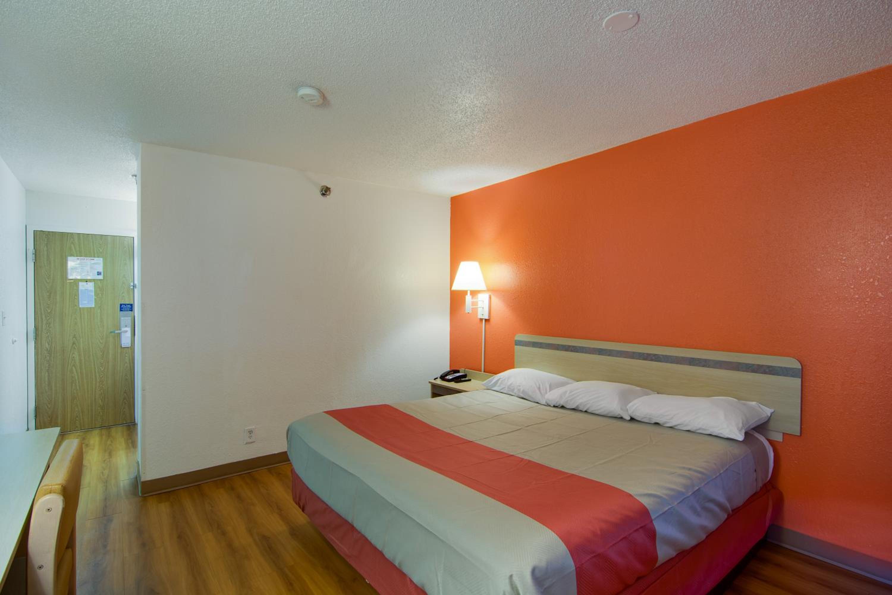 Waukegan Vacations - Motel 6-Waukegan, IL - Property Image 7