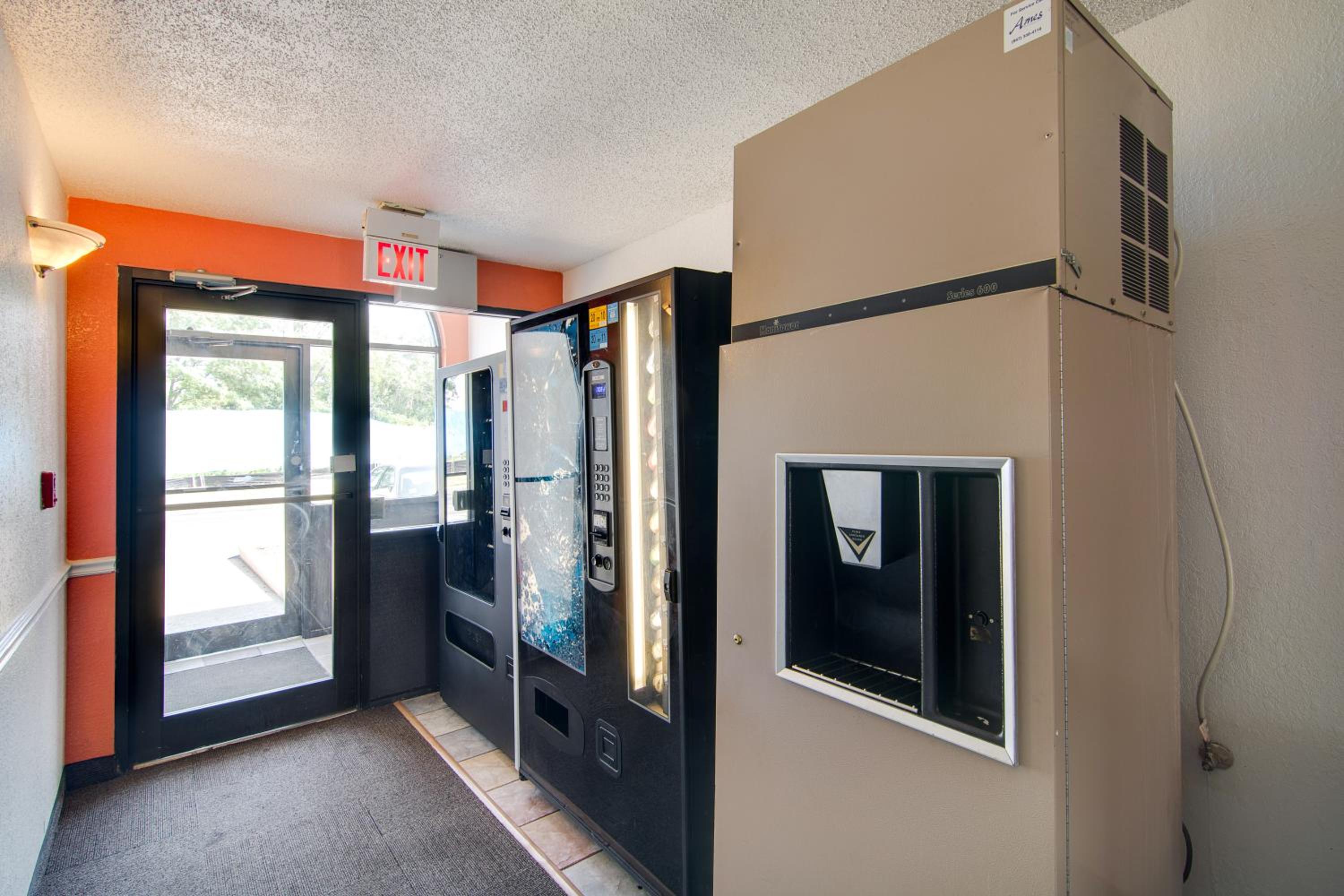 Waukegan Vacations - Motel 6-Waukegan, IL - Property Image 20