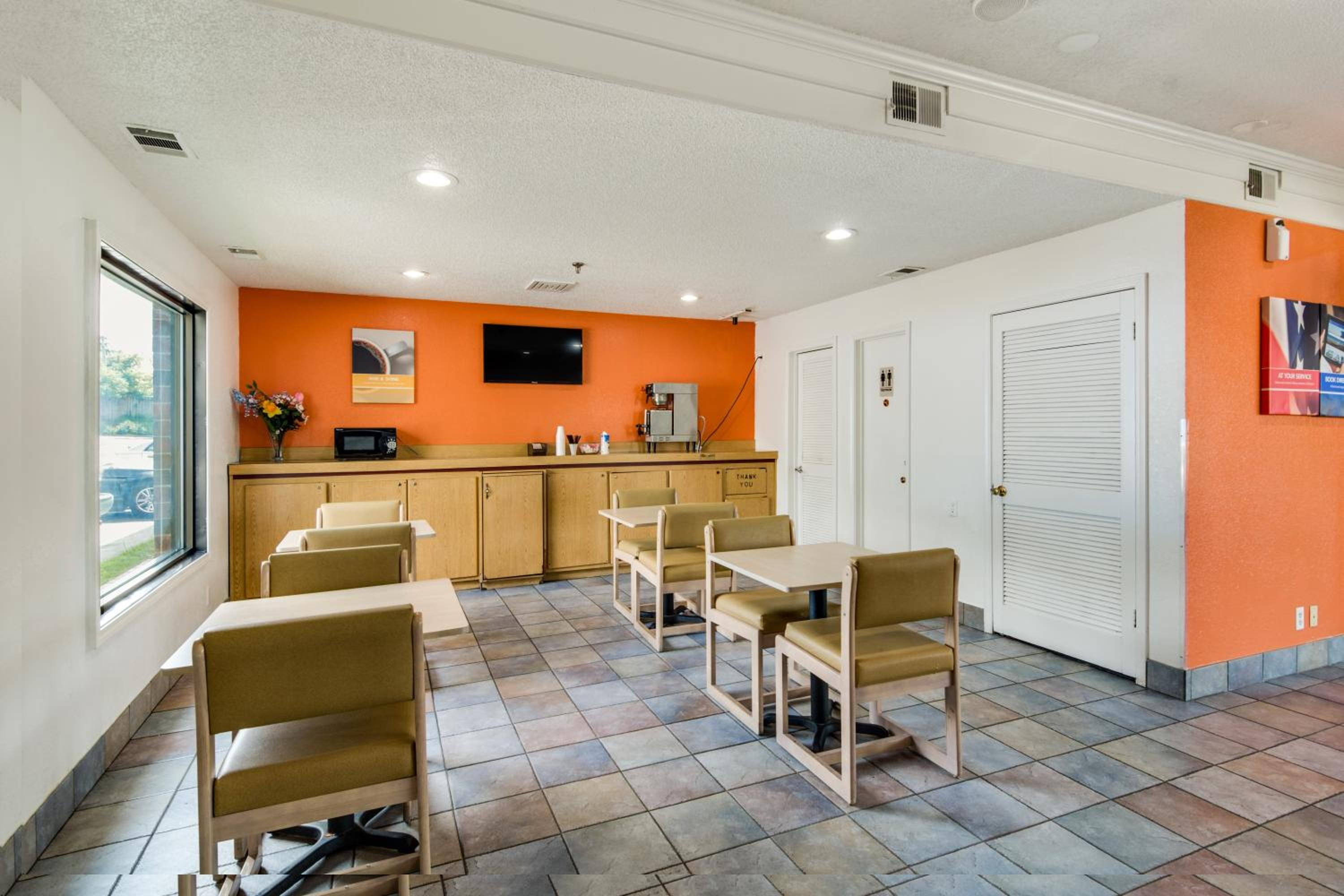 Waukegan Vacations - Motel 6-Waukegan, IL - Property Image 40