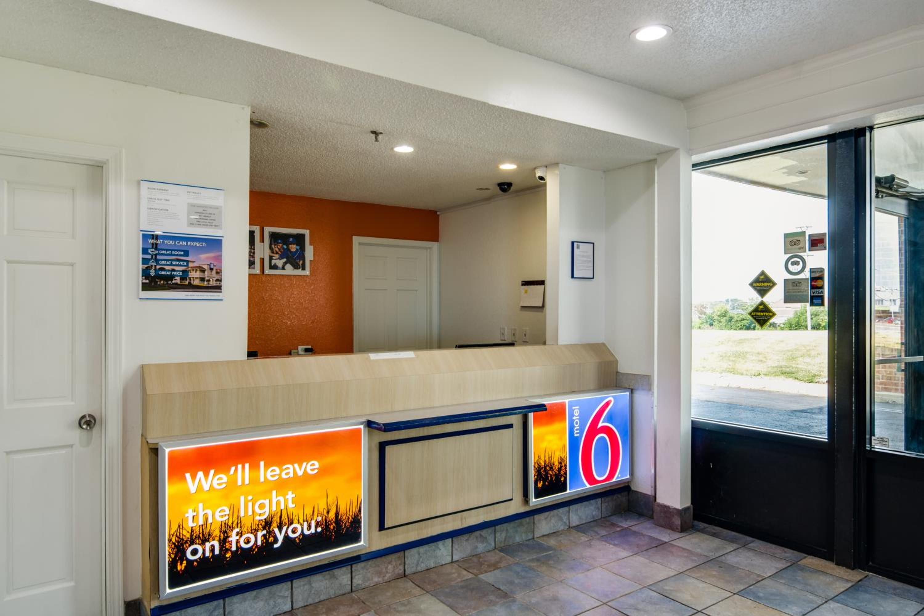 Waukegan Vacations - Motel 6-Waukegan, IL - Property Image 38
