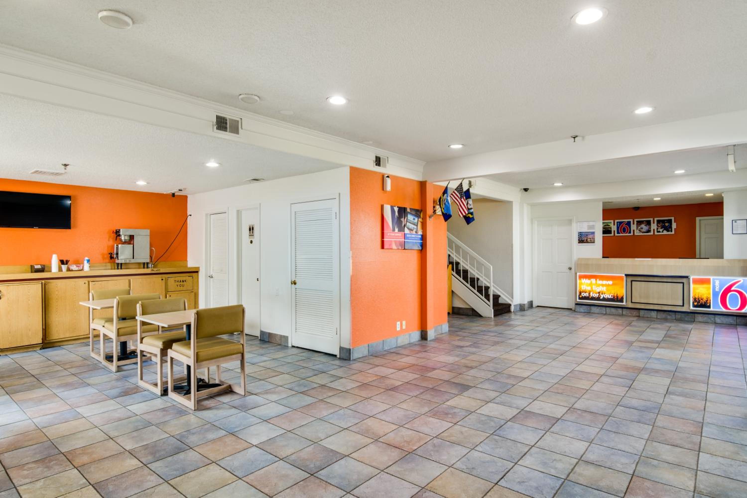 Waukegan Vacations - Motel 6-Waukegan, IL - Property Image 41