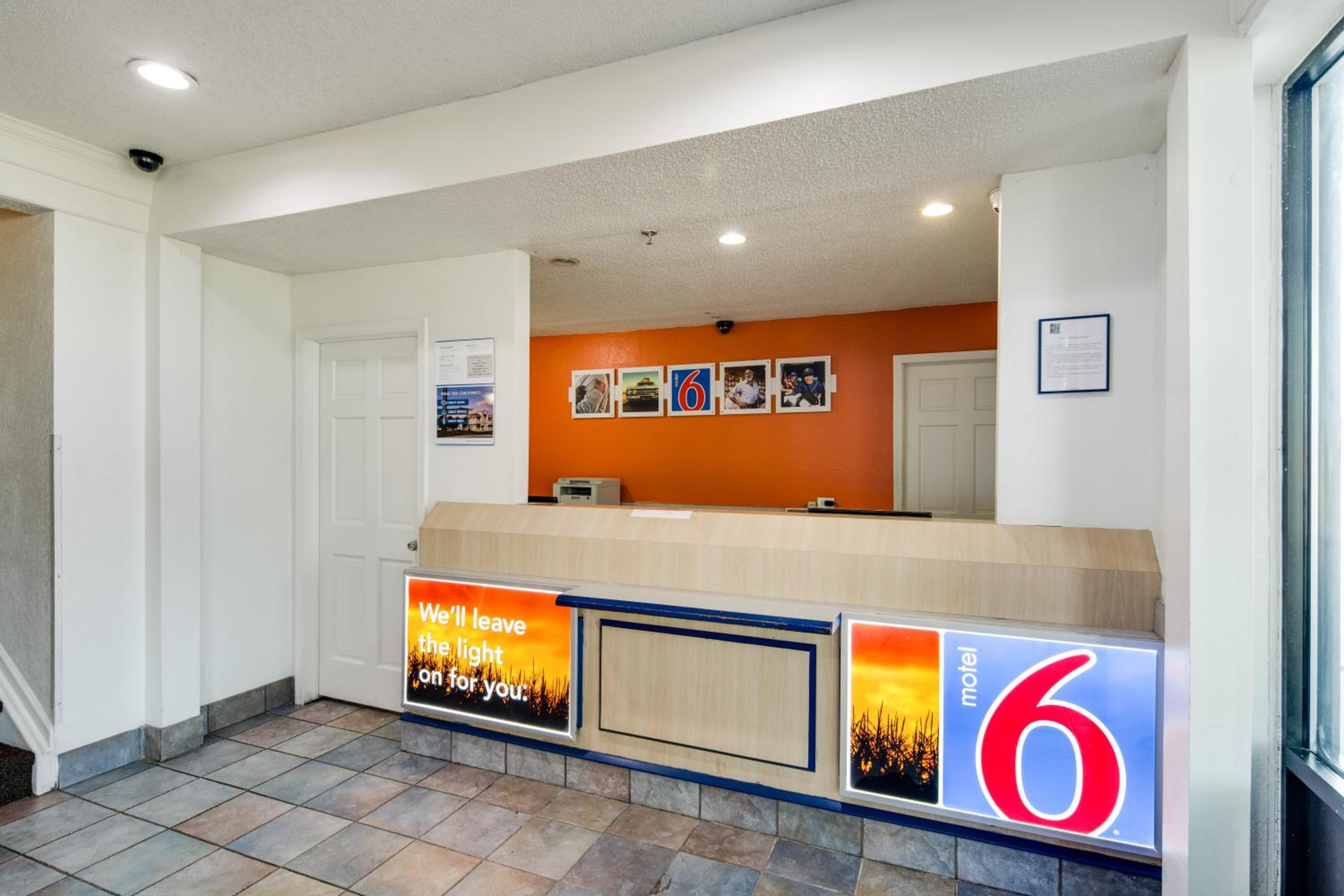 Waukegan Vacations - Motel 6-Waukegan, IL - Property Image 39