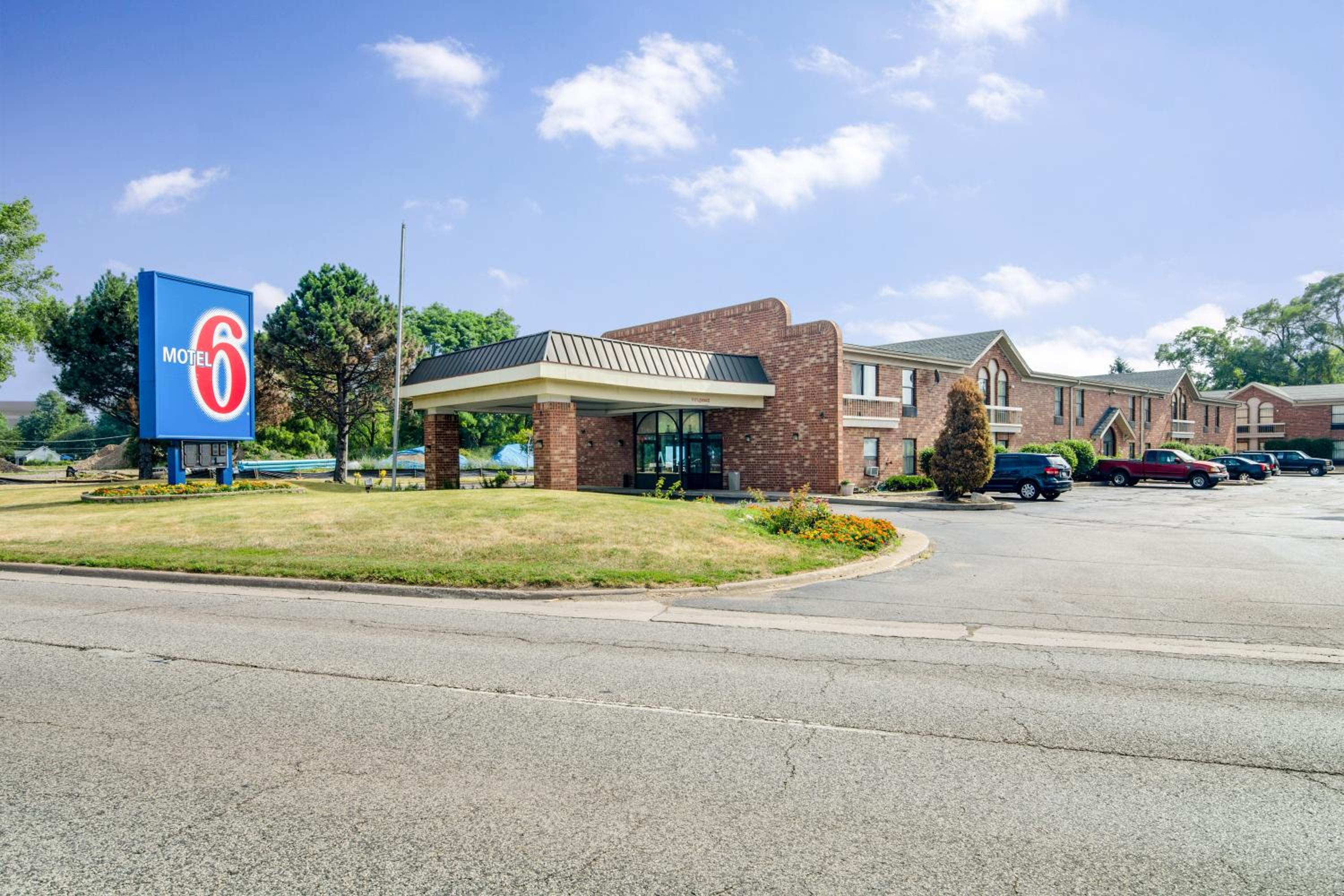 Waukegan Vacations - Motel 6-Waukegan, IL - Property Image 35