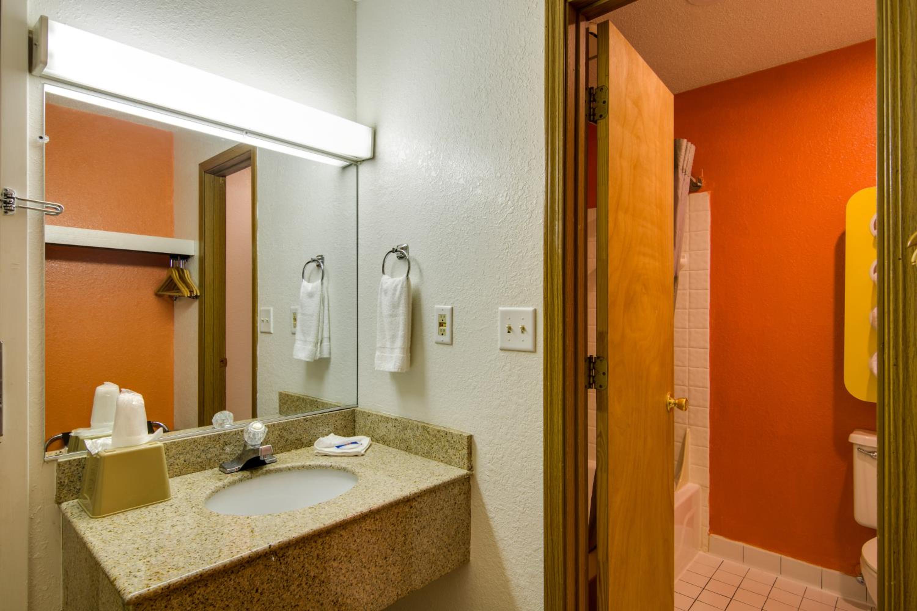 Waukegan Vacations - Motel 6-Waukegan, IL - Property Image 15