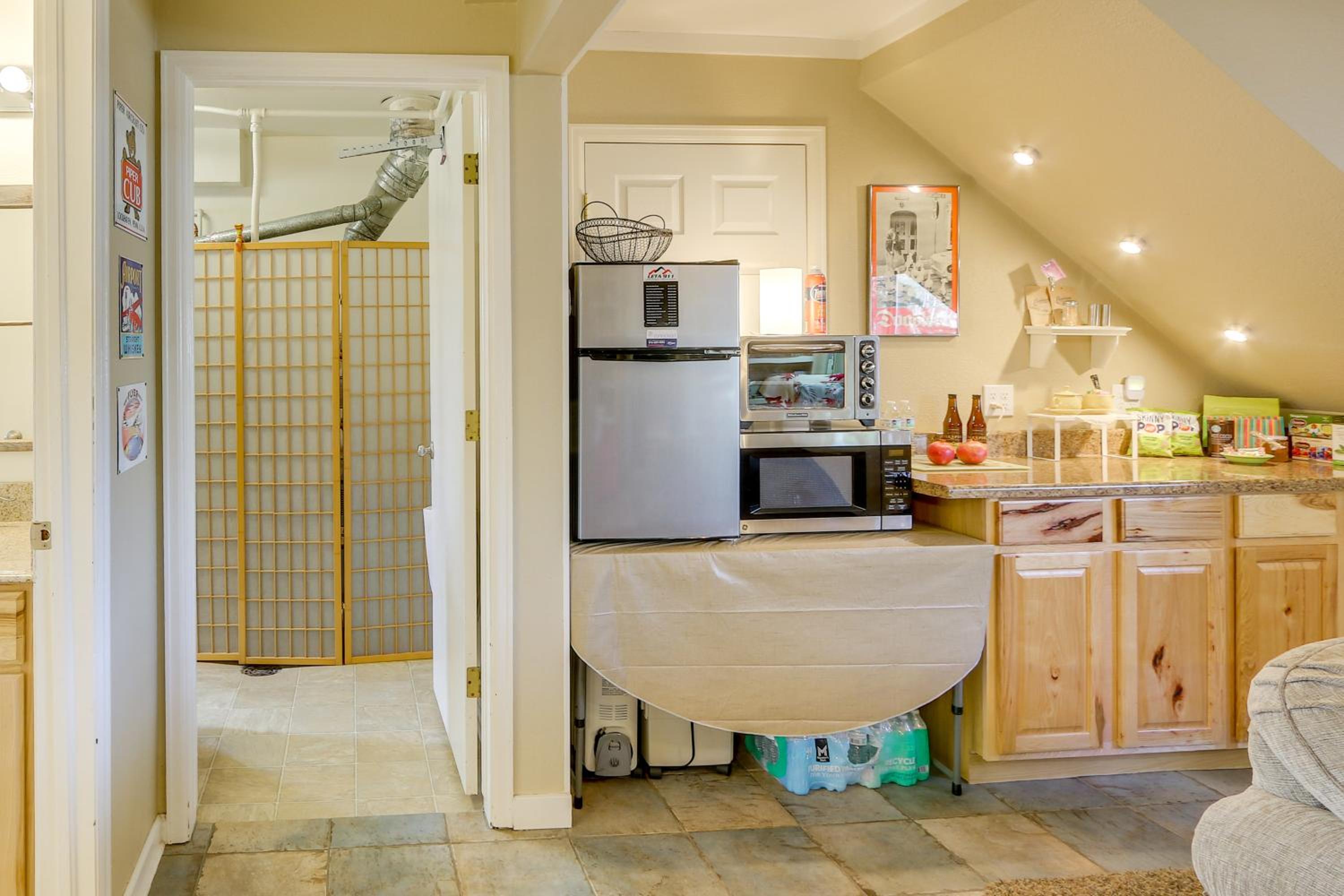 6 Mi to Dtwn Fort Collins Cozy Apt with Shared Yard