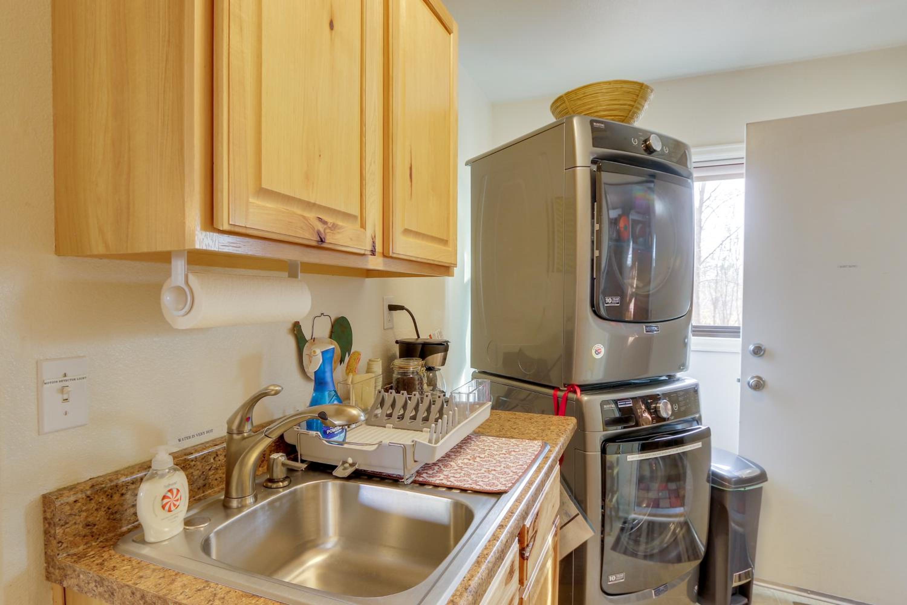 6 Mi to Dtwn Fort Collins Cozy Apt with Shared Yard