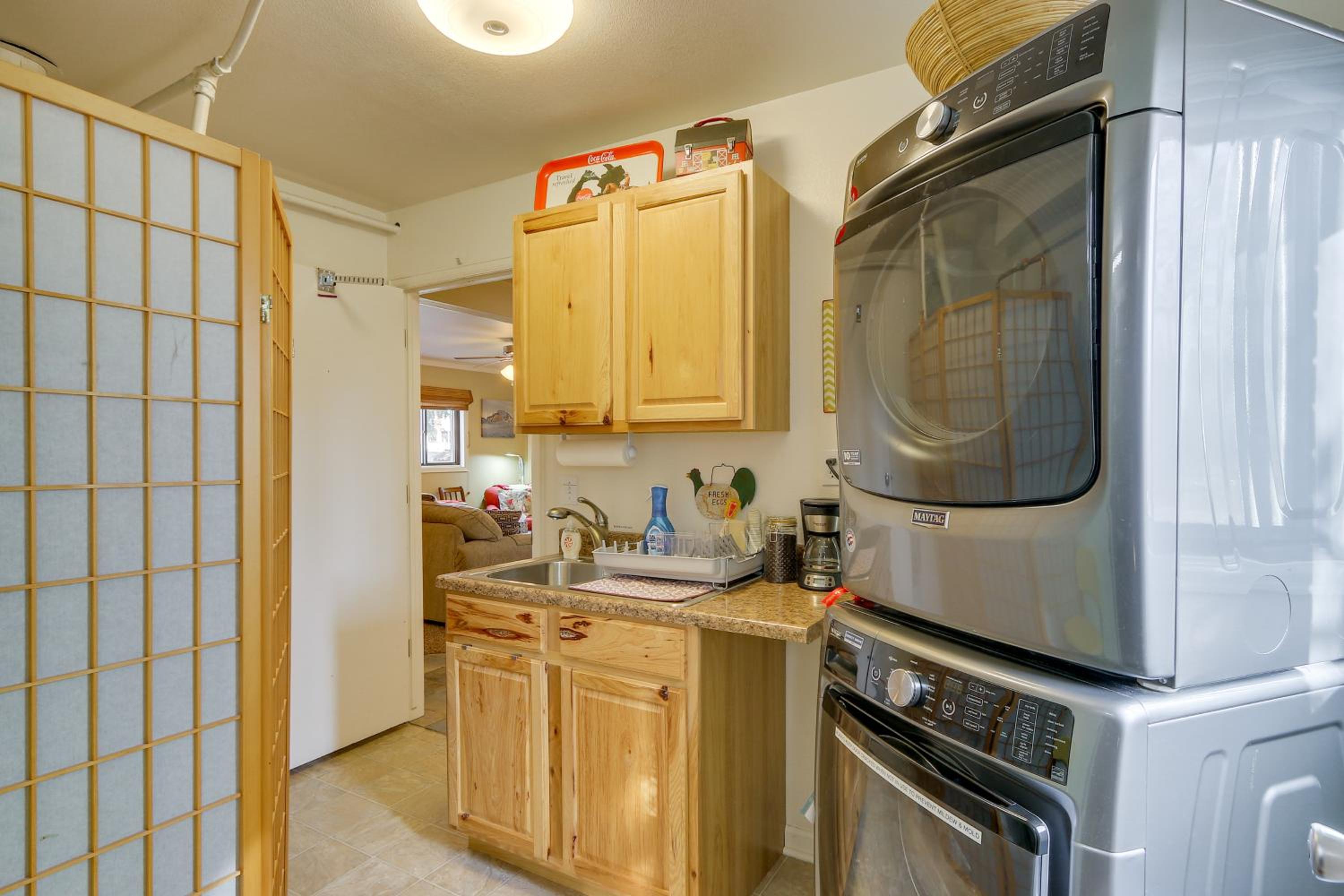 6 Mi to Dtwn Fort Collins Cozy Apt with Shared Yard