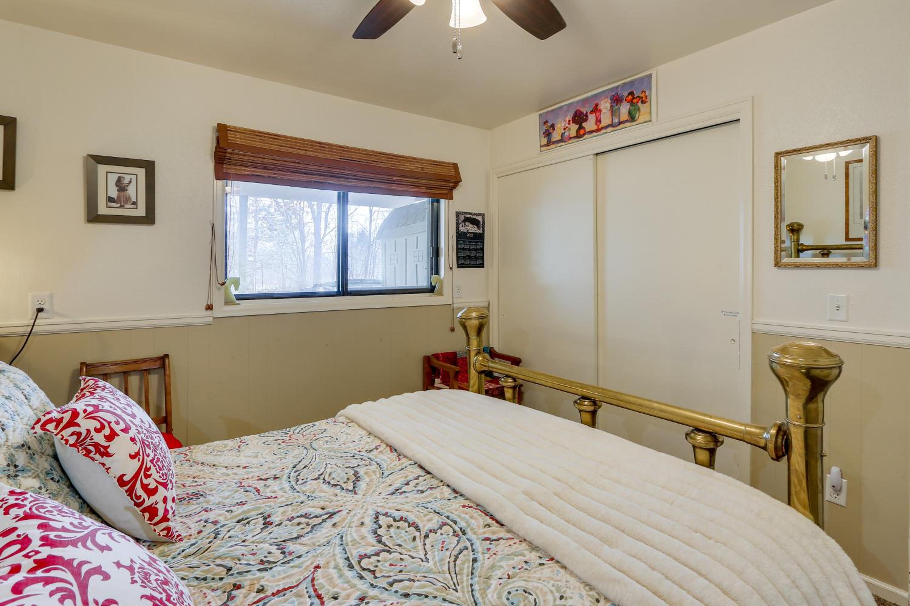 6 Mi to Dtwn Fort Collins Cozy Apt with Shared Yard