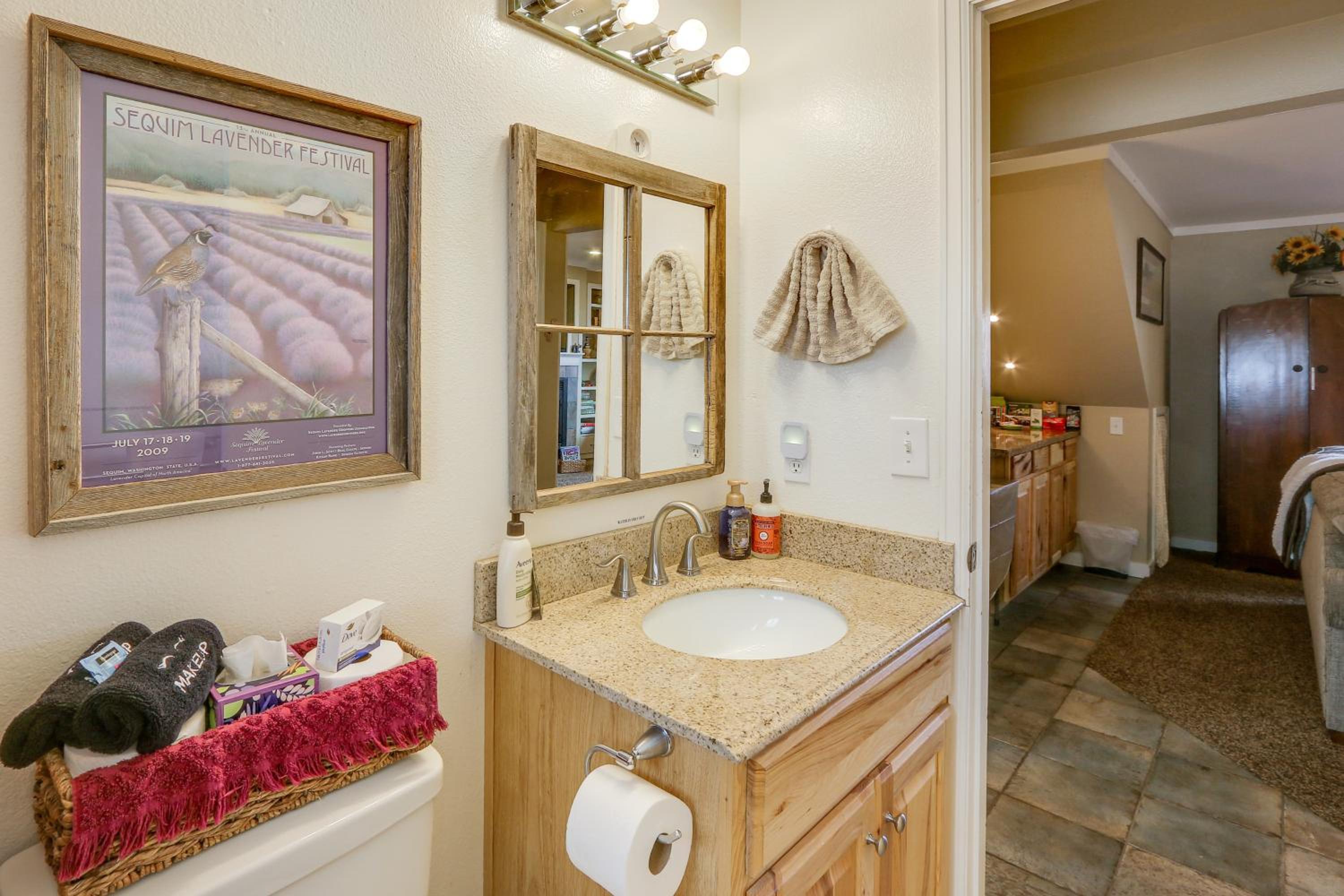 6 Mi to Dtwn Fort Collins Cozy Apt with Shared Yard