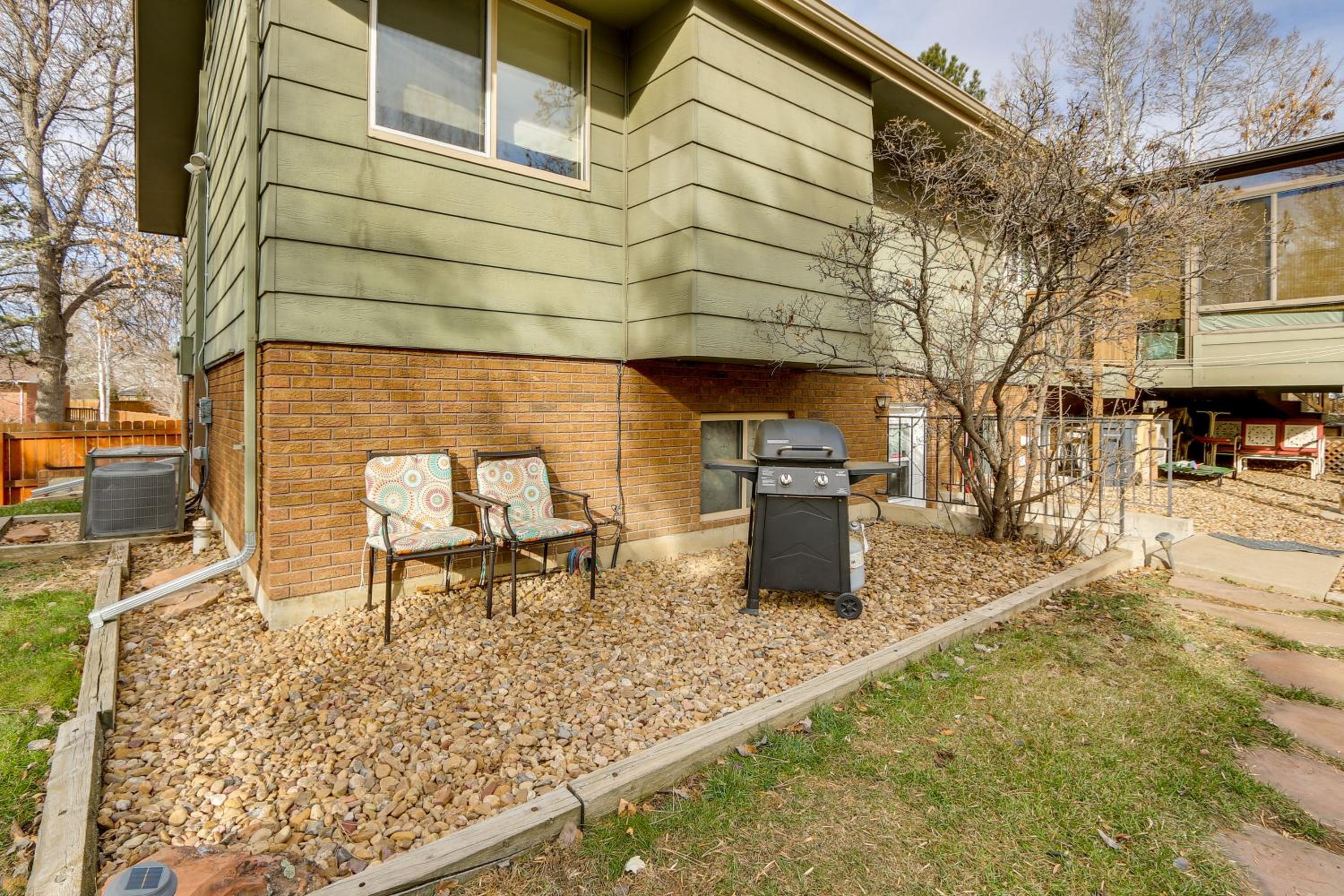 6 Mi to Dtwn Fort Collins Cozy Apt with Shared Yard