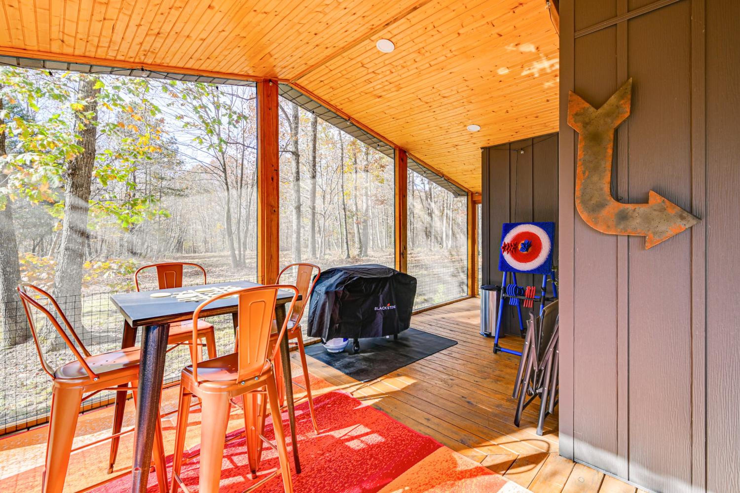4 Mi to Mammoth Cave Hand-Built Cabin on 70 Acres