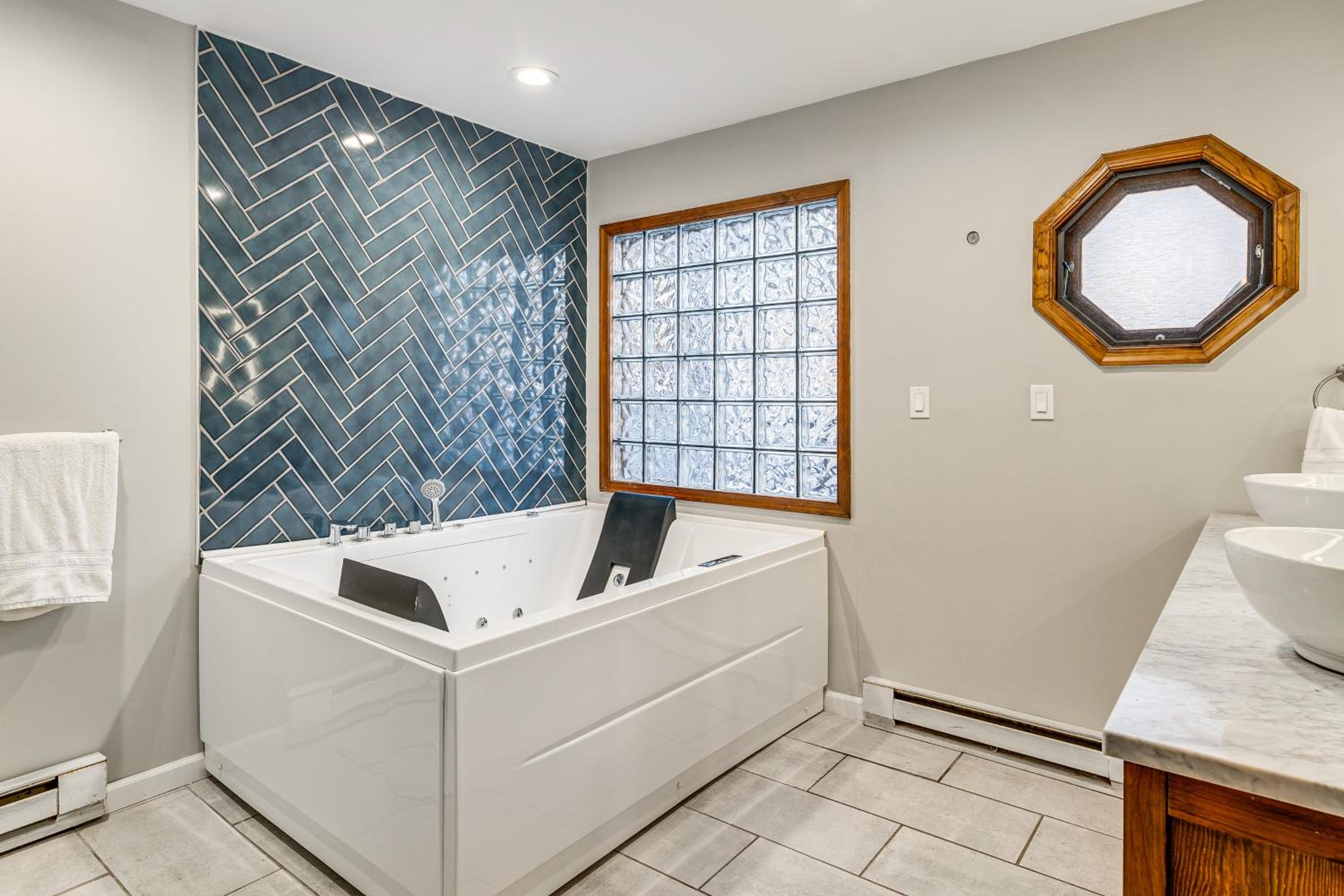 Hot Tub and Game Room Spacious Poconos Escape!