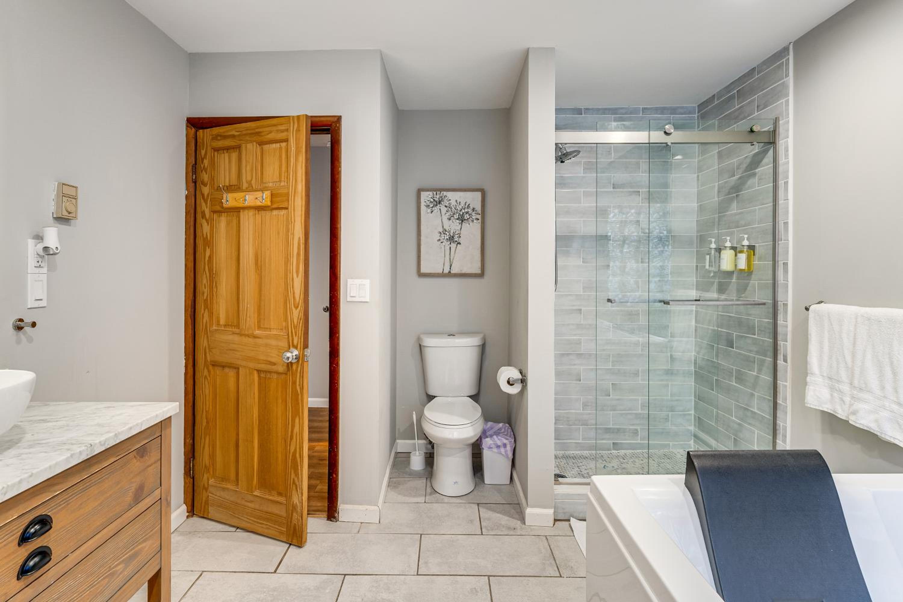 Hot Tub and Game Room Spacious Poconos Escape!