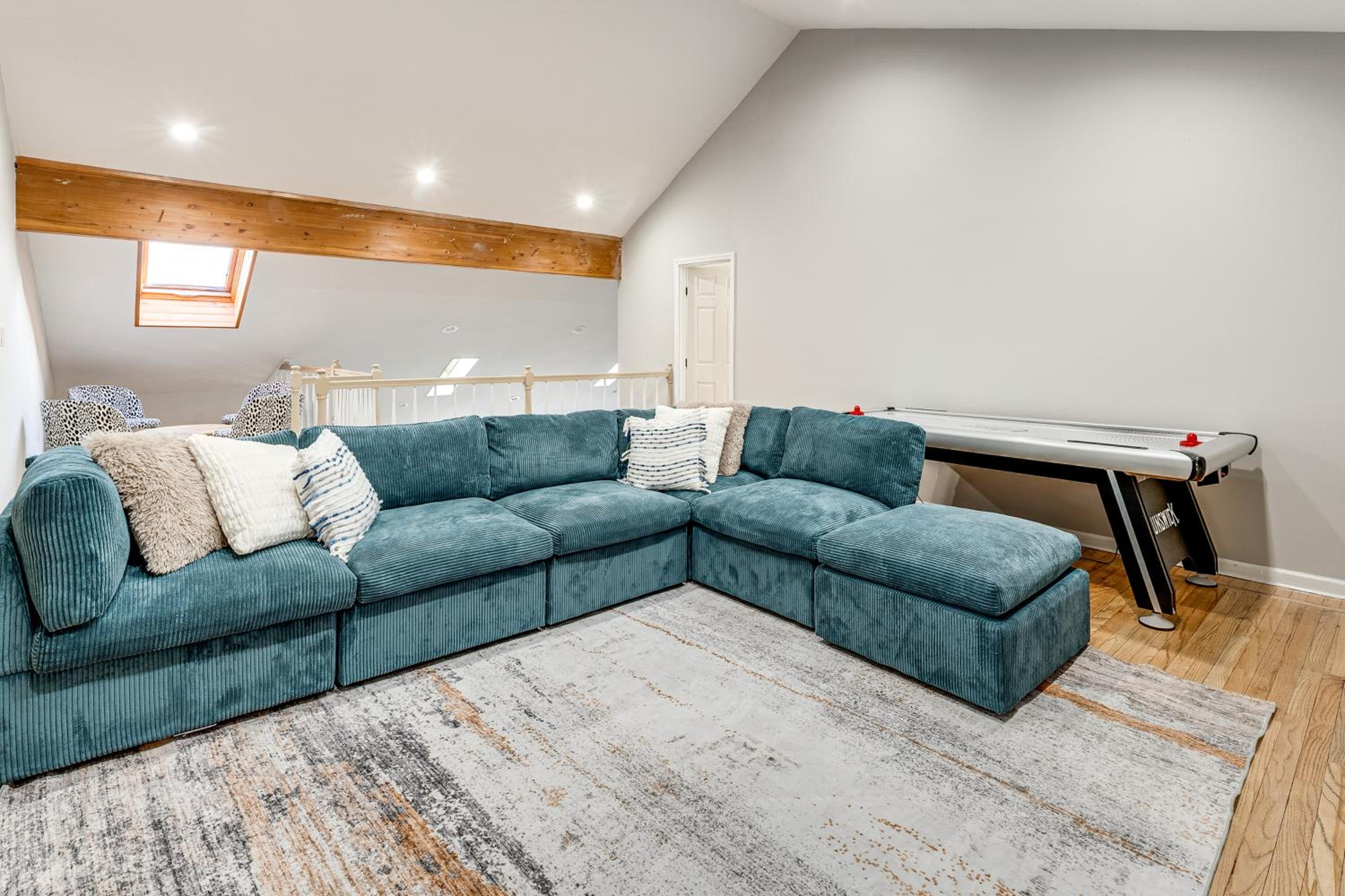 Hot Tub and Game Room Spacious Poconos Escape!