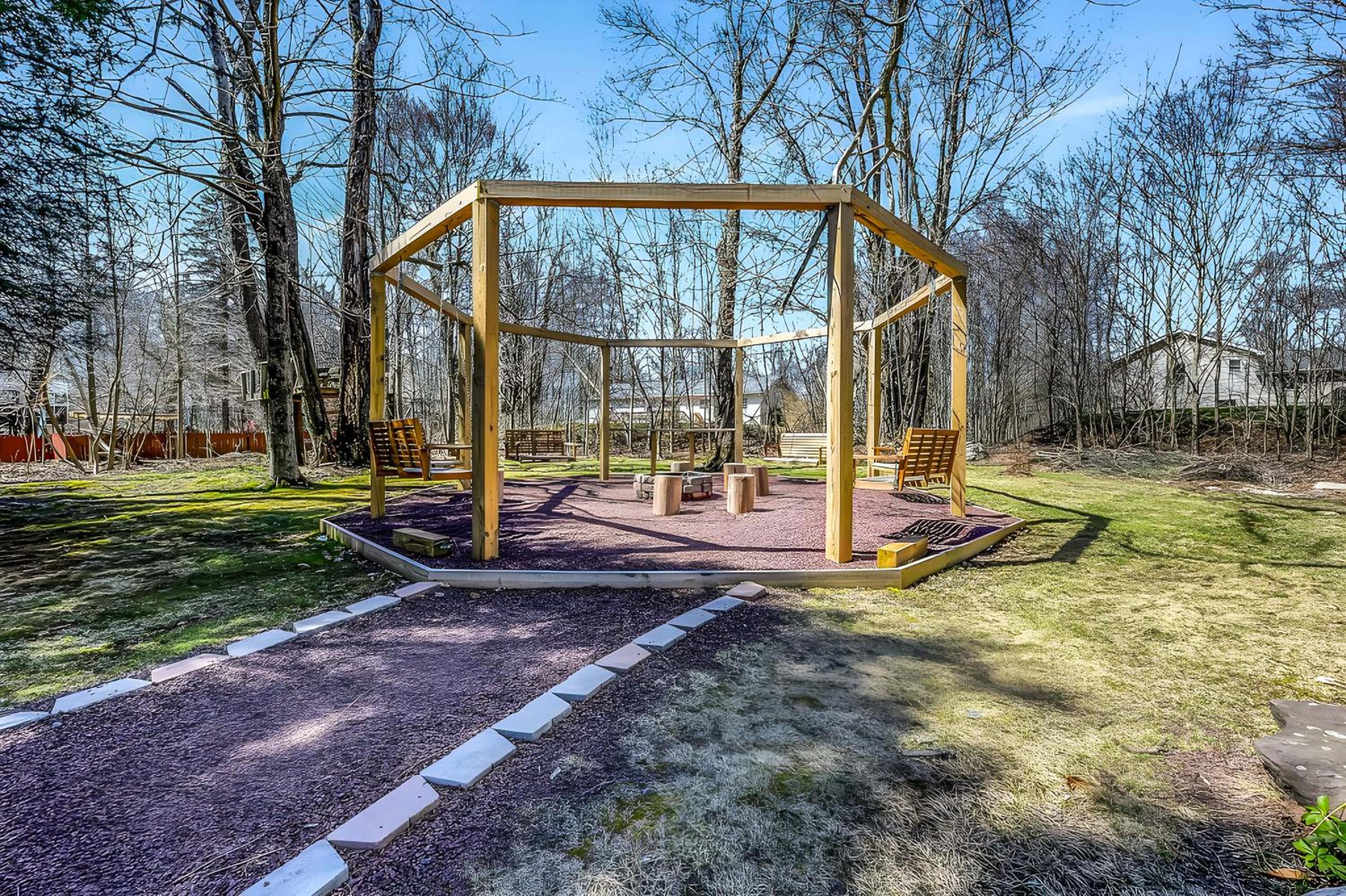 Hot Tub and Game Room Spacious Poconos Escape!